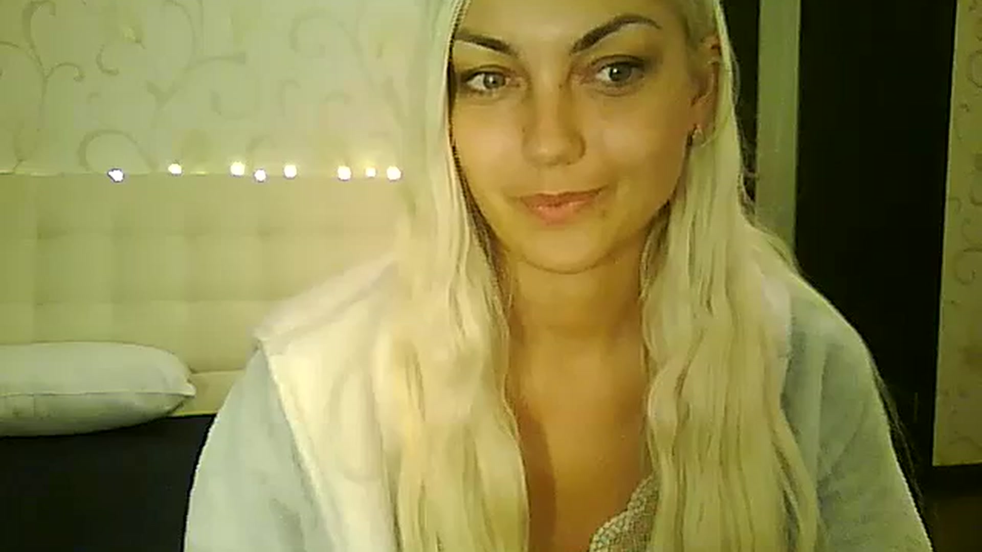 Gallery image thumbnail from AlissaMay's myfreecams stream on, 12/05/2023, 15:06 image 14 of 20