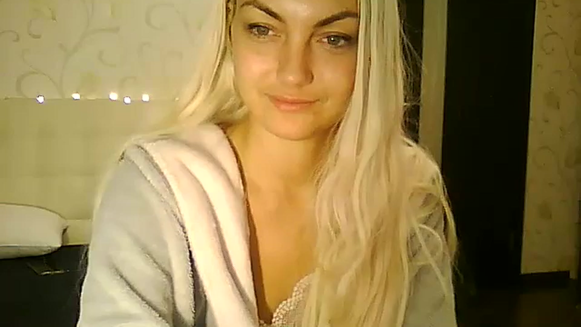 Gallery image thumbnail from AlissaMay's myfreecams stream on, 12/06/2023, 07:42 image 18 of 20