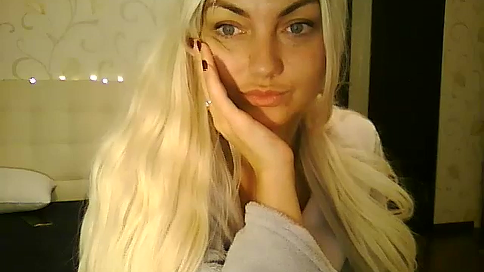 Gallery image thumbnail from AlissaMay's myfreecams stream on, 12/06/2023, 07:42 image 14 of 20