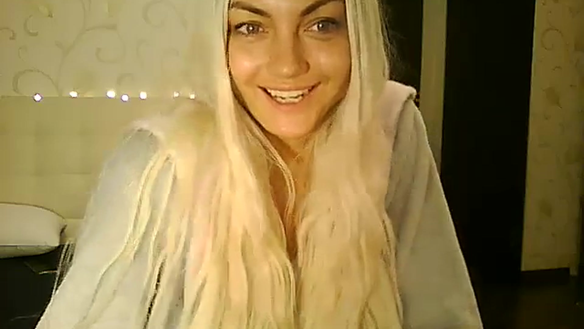 Gallery image thumbnail from AlissaMay's myfreecams stream on, 12/06/2023, 07:42 image 12 of 20