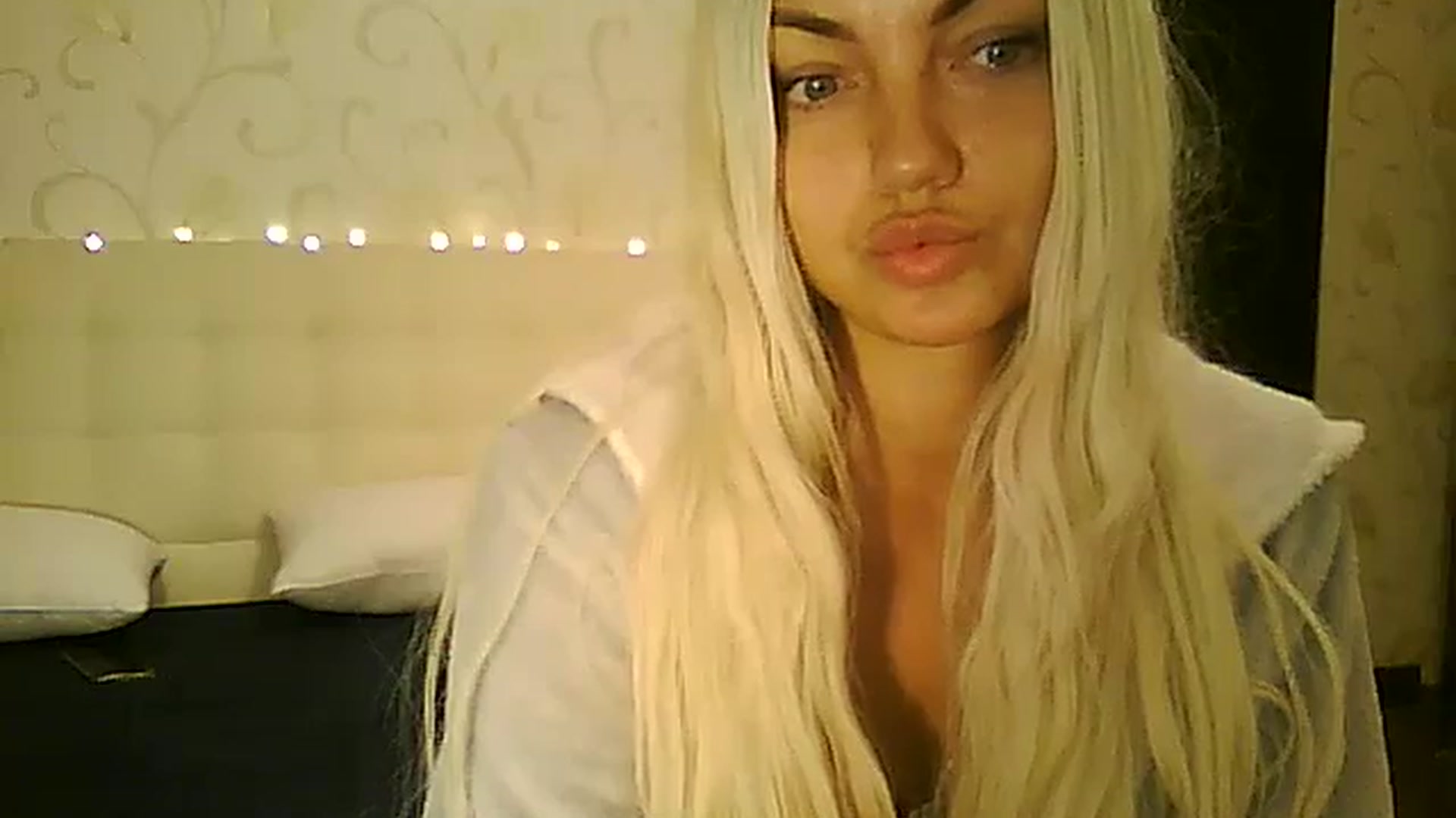 Gallery image thumbnail from AlissaMay's myfreecams stream on, 12/06/2023, 07:42 image 11 of 20
