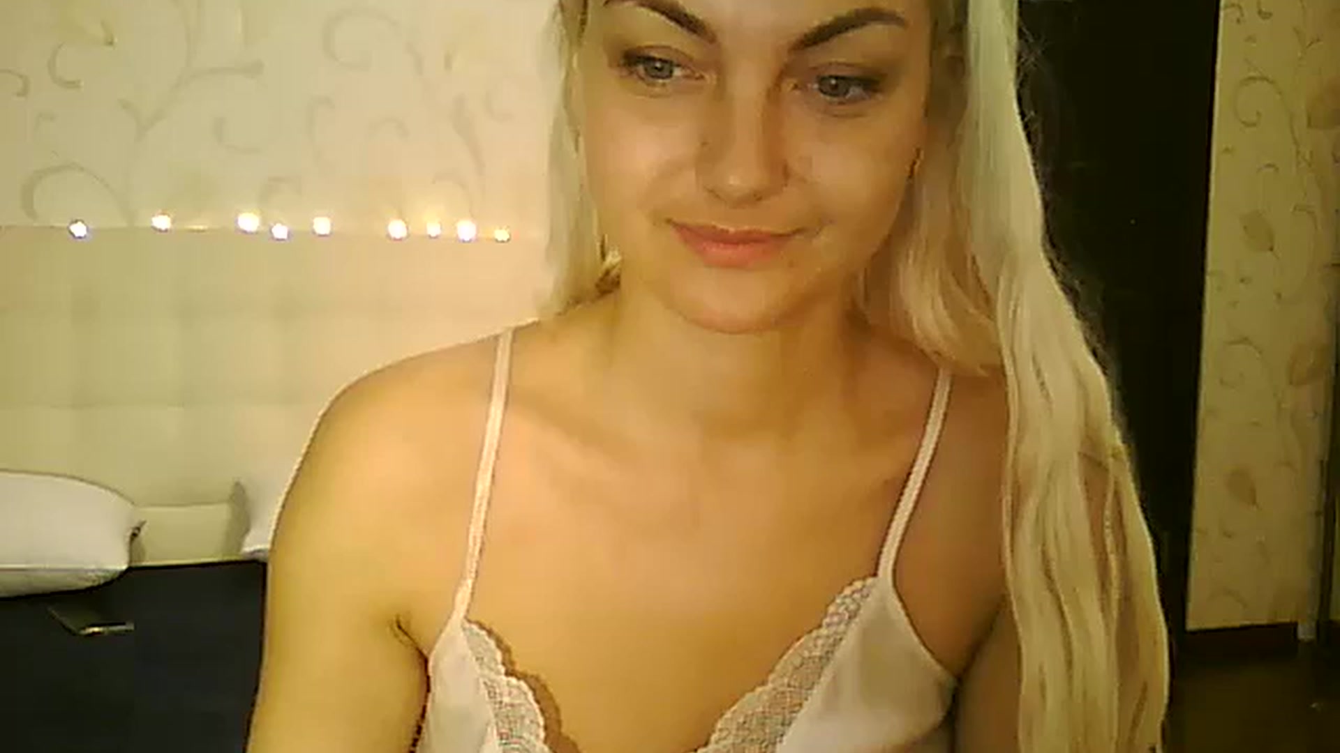 Gallery image thumbnail from AlissaMay's myfreecams stream on, 12/06/2023, 07:42 image 2 of 20