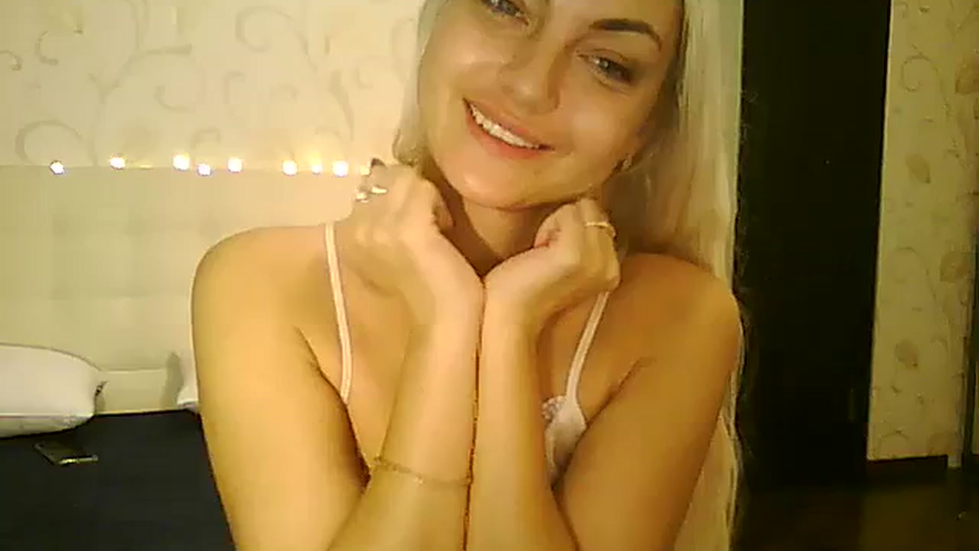 Gallery image thumbnail from AlissaMay's myfreecams stream on, 12/06/2023, 07:42 image 1 of 20