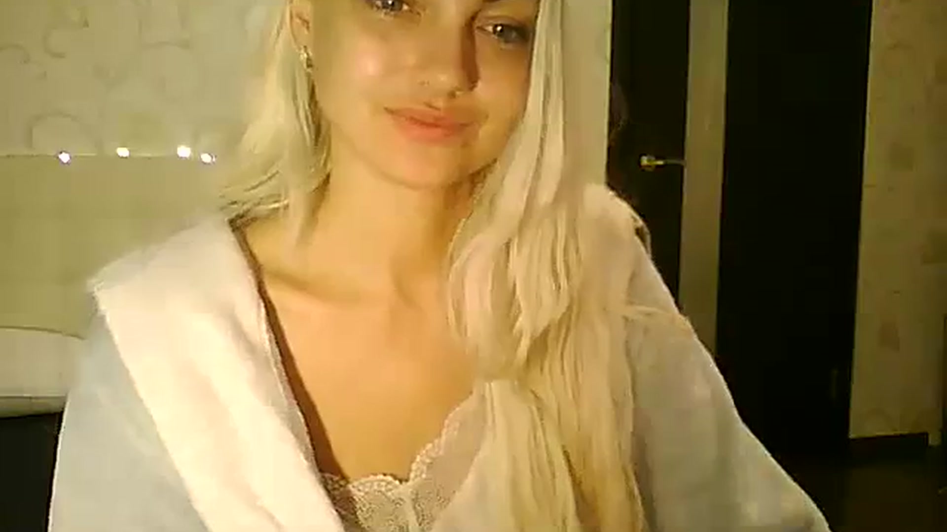 Gallery image thumbnail from AlissaMay's myfreecams stream on, 12/06/2023, 07:42 image 16 of 20