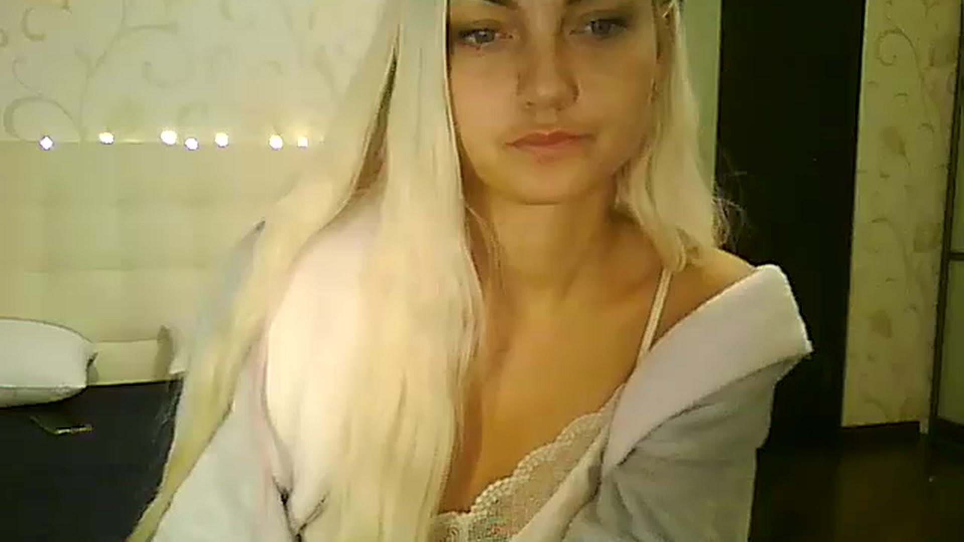 Gallery image thumbnail from AlissaMay's myfreecams stream on, 12/06/2023, 11:49 image 15 of 20