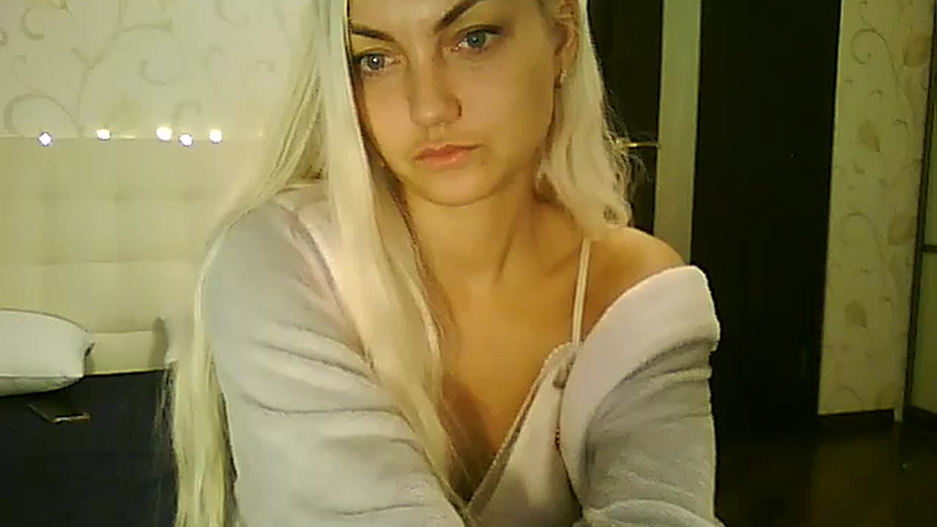 Gallery image thumbnail from AlissaMay's myfreecams stream on, 12/06/2023, 11:49 image 16 of 20