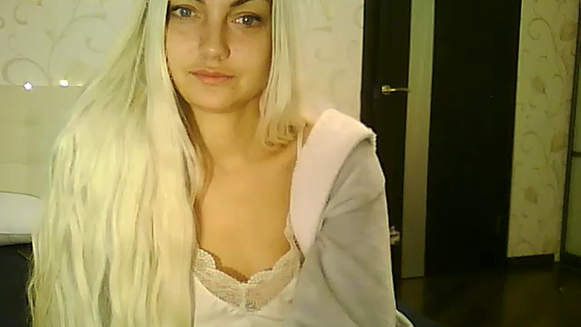 Gallery image thumbnail from AlissaMay's myfreecams stream on, 12/06/2023, 11:49 image 10 of 20