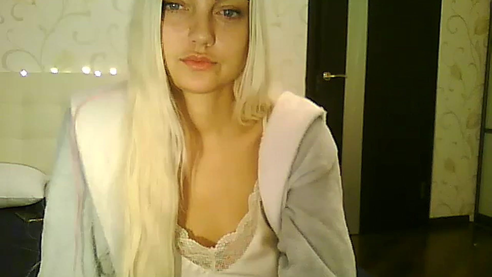 Gallery image thumbnail from AlissaMay's myfreecams stream on, 12/06/2023, 11:49 image 9 of 20