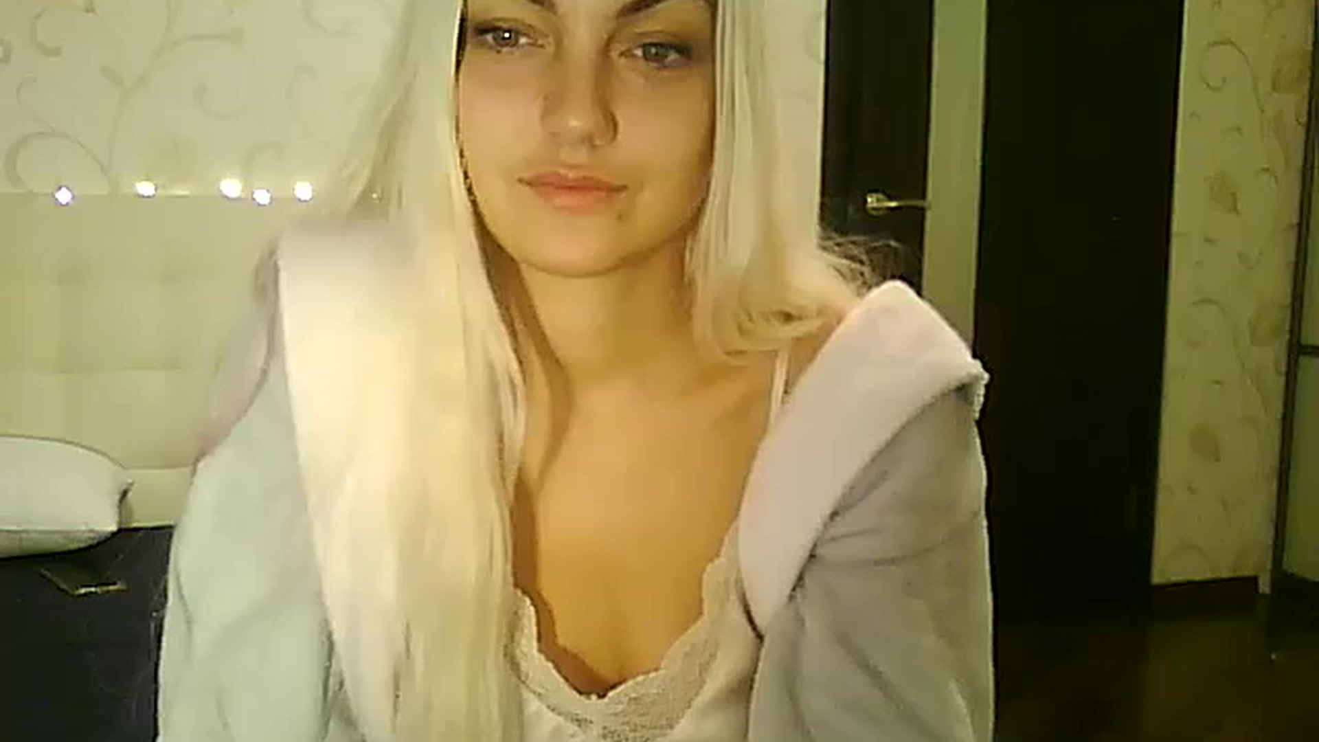 Gallery image thumbnail from AlissaMay's myfreecams stream on, 12/06/2023, 11:49 image 11 of 20