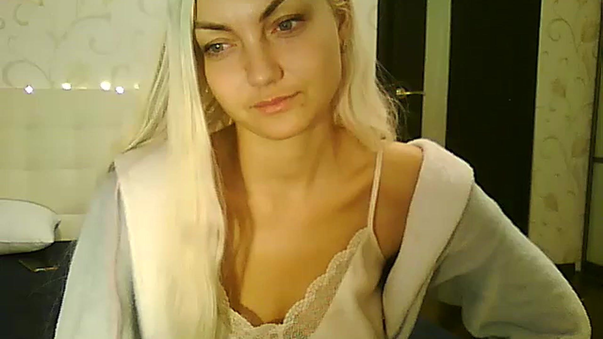 Gallery image thumbnail from AlissaMay's myfreecams stream on, 12/06/2023, 11:49 image 13 of 20