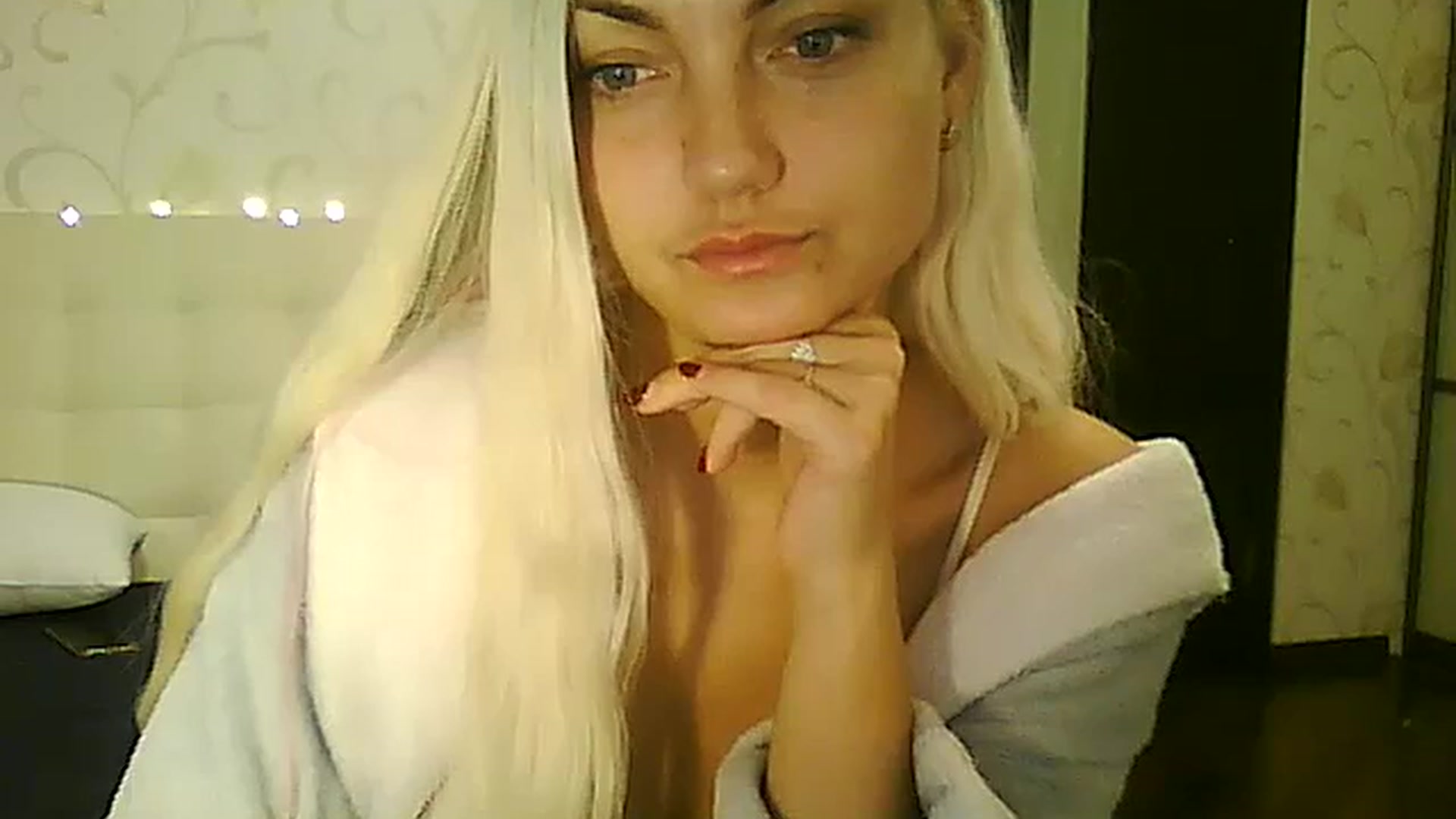 Gallery image thumbnail from AlissaMay's myfreecams stream on, 12/06/2023, 11:49 image 14 of 20