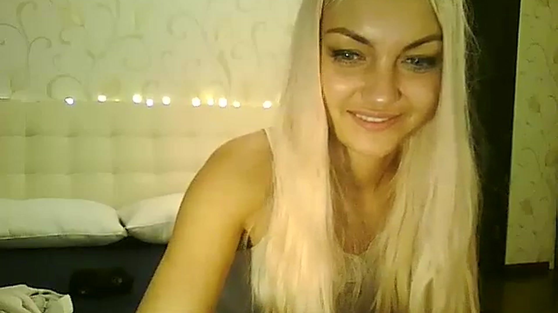 Gallery image thumbnail from AlissaMay's myfreecams stream on, 12/10/2023, 13:31 image 5 of 20