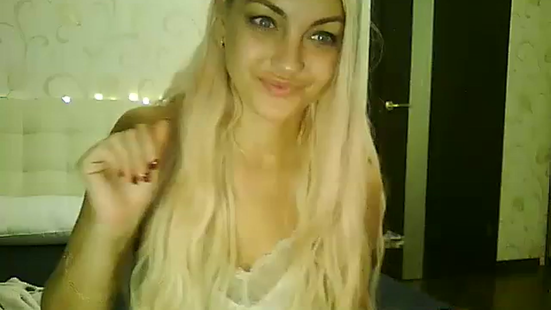 Gallery image thumbnail from AlissaMay's myfreecams stream on, 12/10/2023, 13:31 image 7 of 20