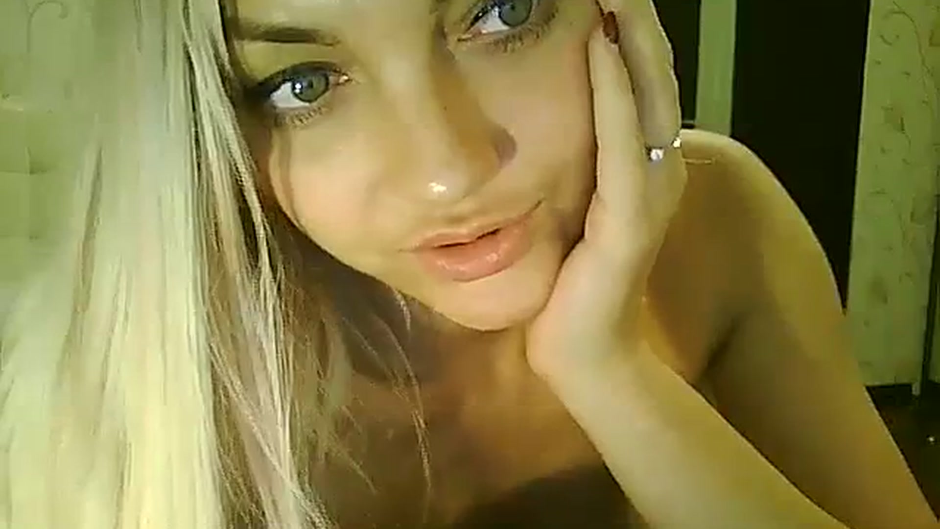 Gallery image thumbnail from AlissaMay's myfreecams stream on, 12/10/2023, 13:31 image 10 of 20