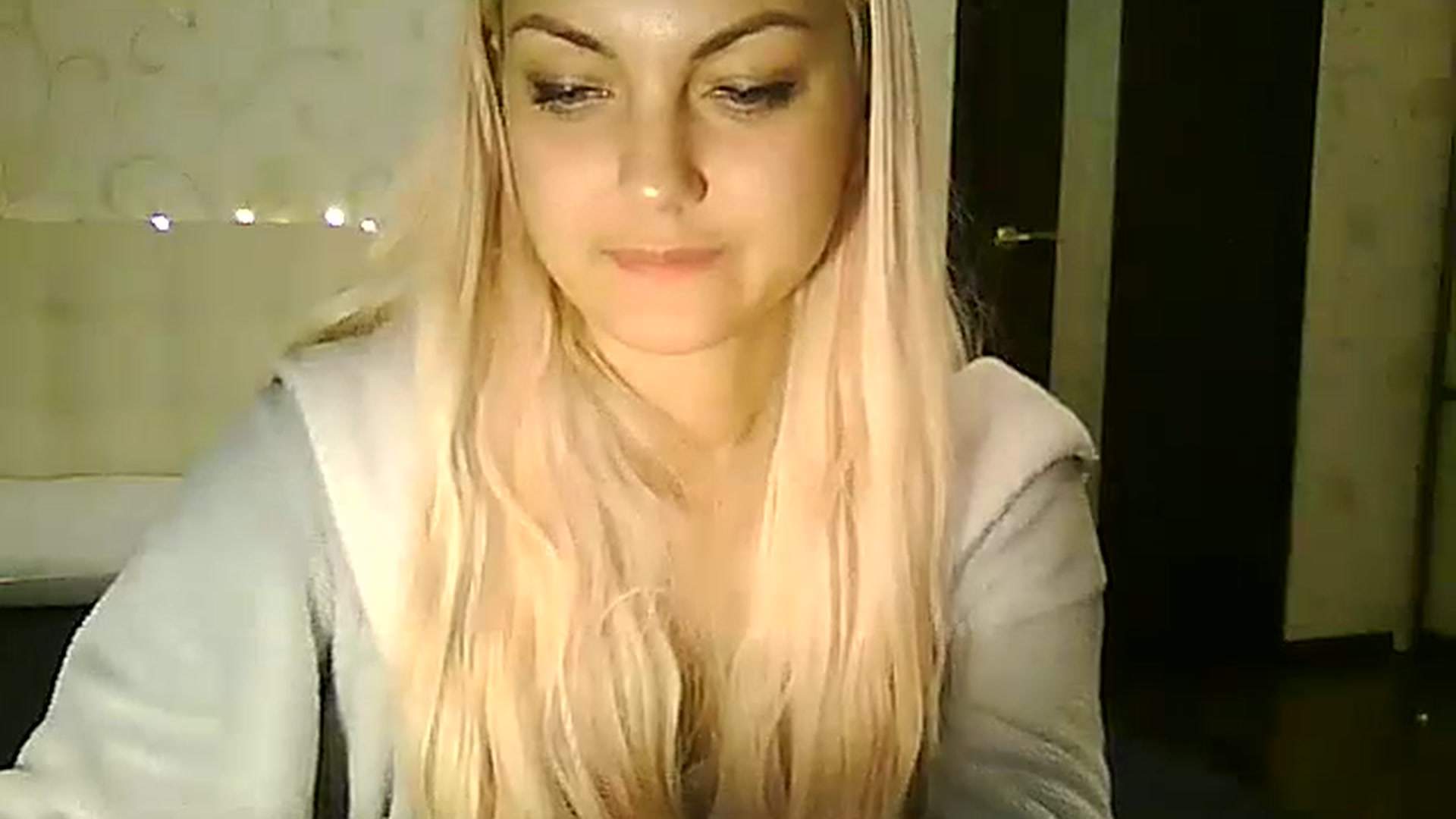 Gallery image thumbnail from AlissaMay's myfreecams stream on, 12/10/2023, 14:22 image 18 of 20