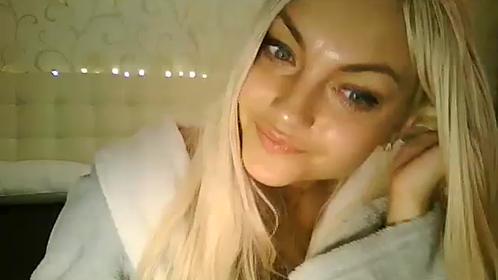 Gallery image thumbnail from AlissaMay's myfreecams stream on, 12/10/2023, 14:22 image 14 of 20