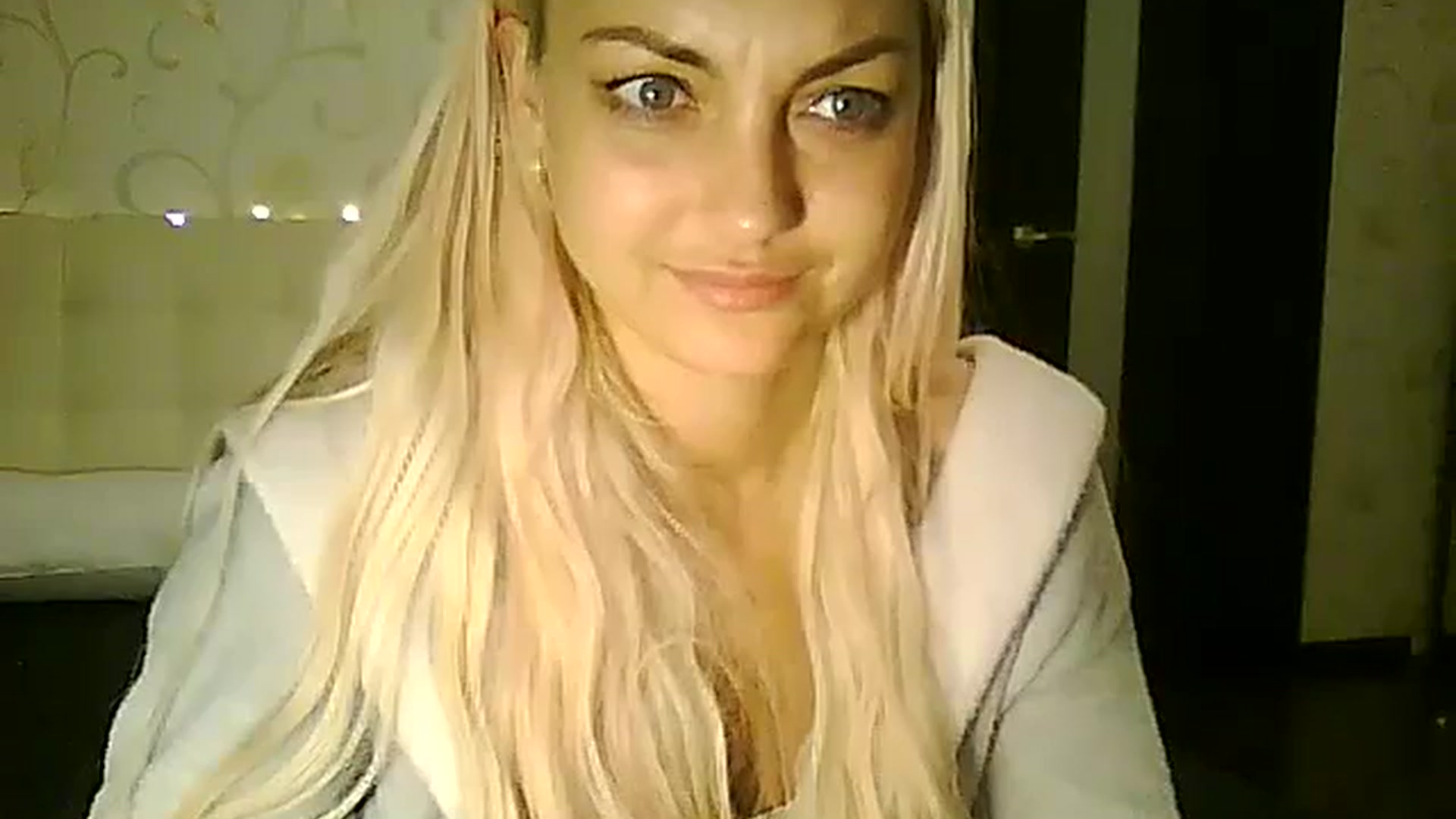 Gallery image thumbnail from AlissaMay's myfreecams stream on, 12/10/2023, 14:22 image 15 of 20
