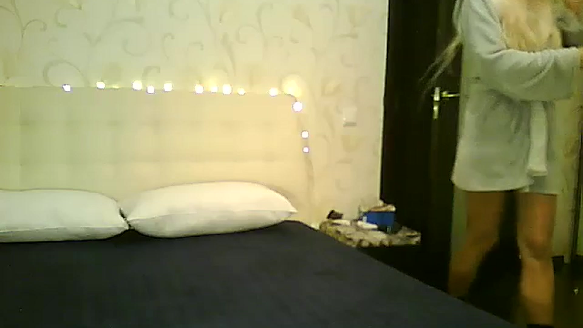 Gallery image thumbnail from AlissaMay's myfreecams stream on, 12/10/2023, 14:22 image 5 of 20