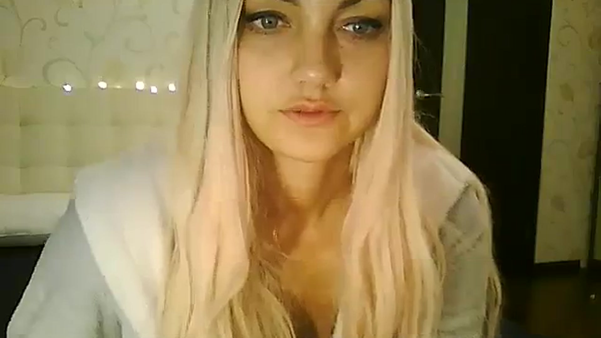 Gallery image thumbnail from AlissaMay's myfreecams stream on, 12/10/2023, 14:22 image 10 of 20