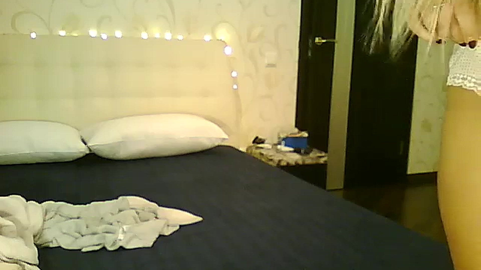 Gallery image thumbnail from AlissaMay's myfreecams stream on, 12/10/2023, 16:05 image 4 of 20