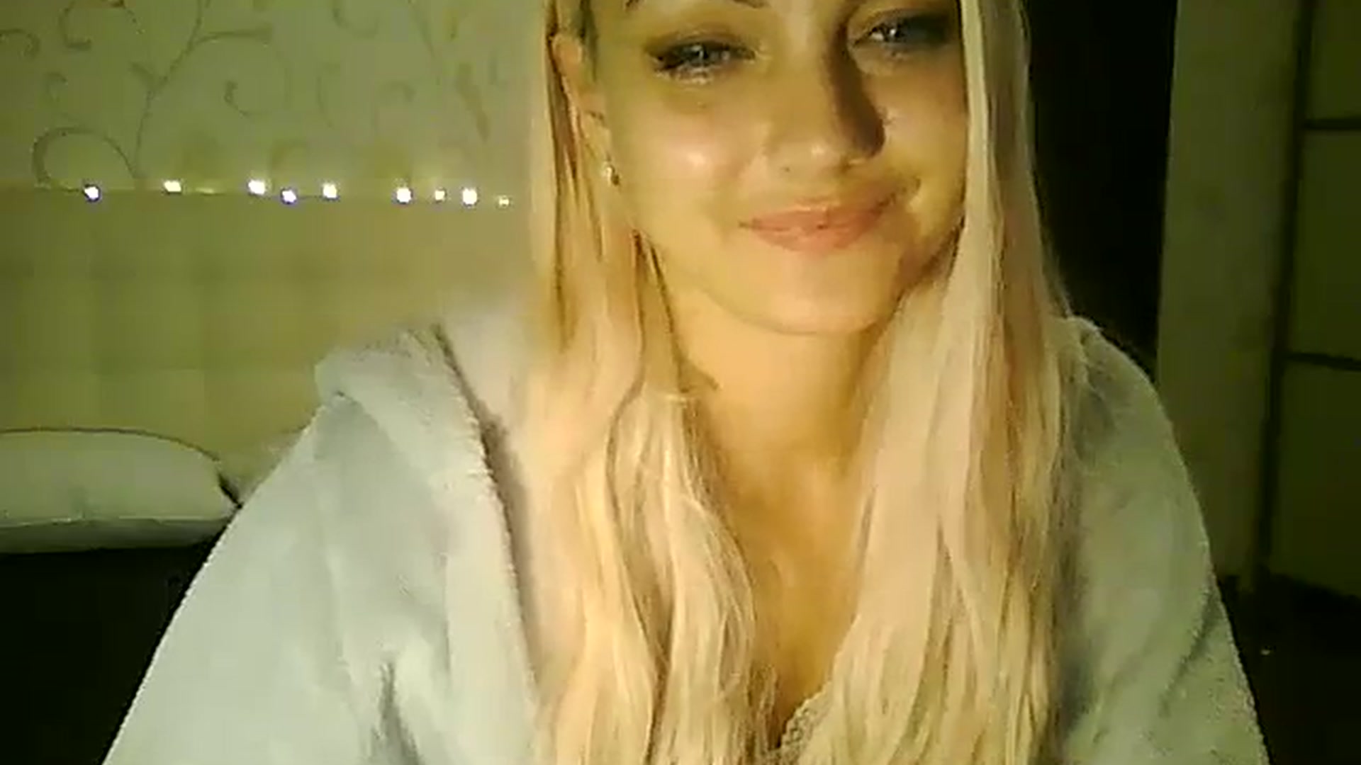 Gallery image thumbnail from AlissaMay's myfreecams stream on, 12/10/2023, 16:05 image 7 of 20