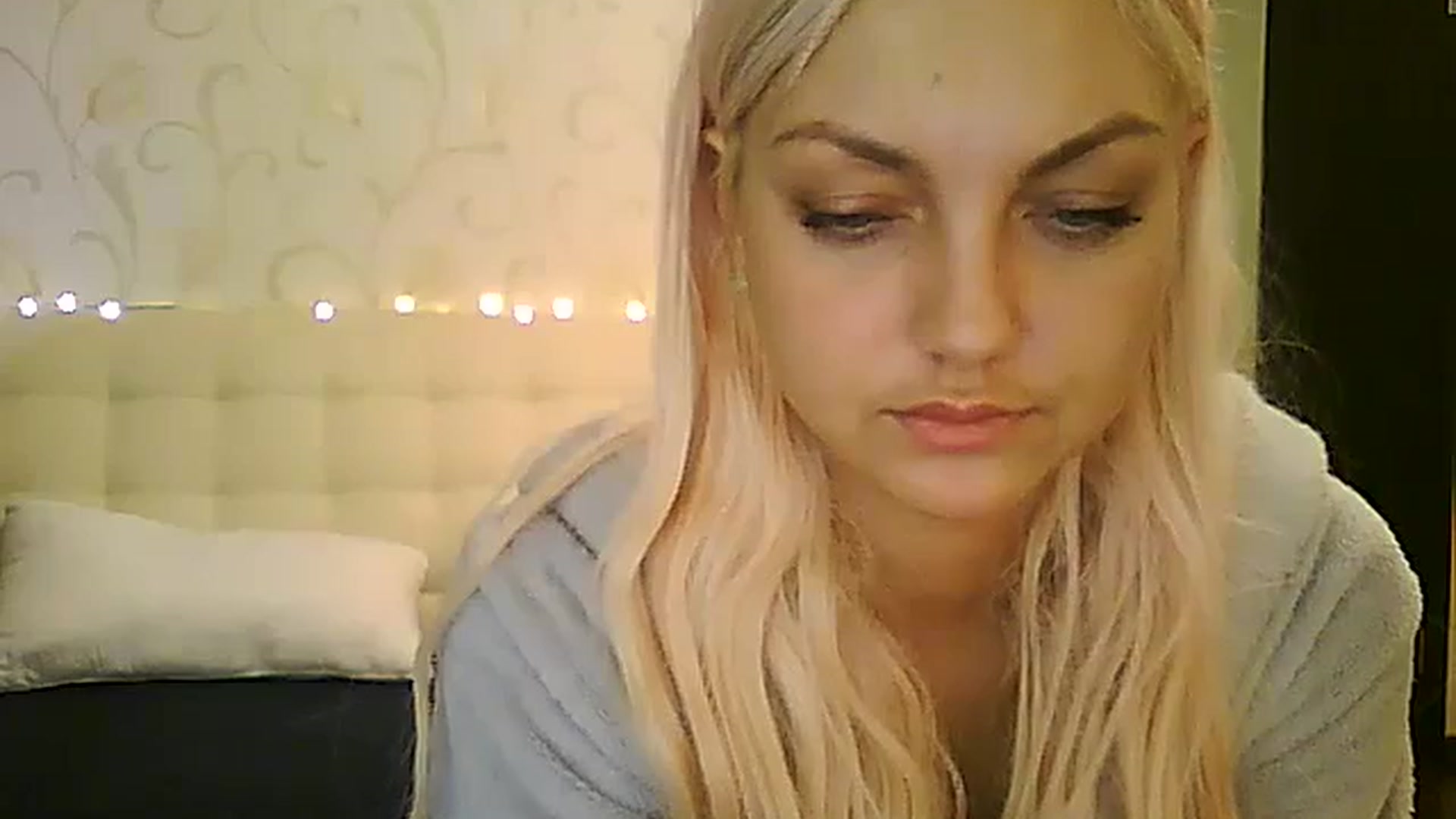 Gallery image thumbnail from AlissaMay's myfreecams stream on, 12/17/2023, 11:23 image 2 of 20