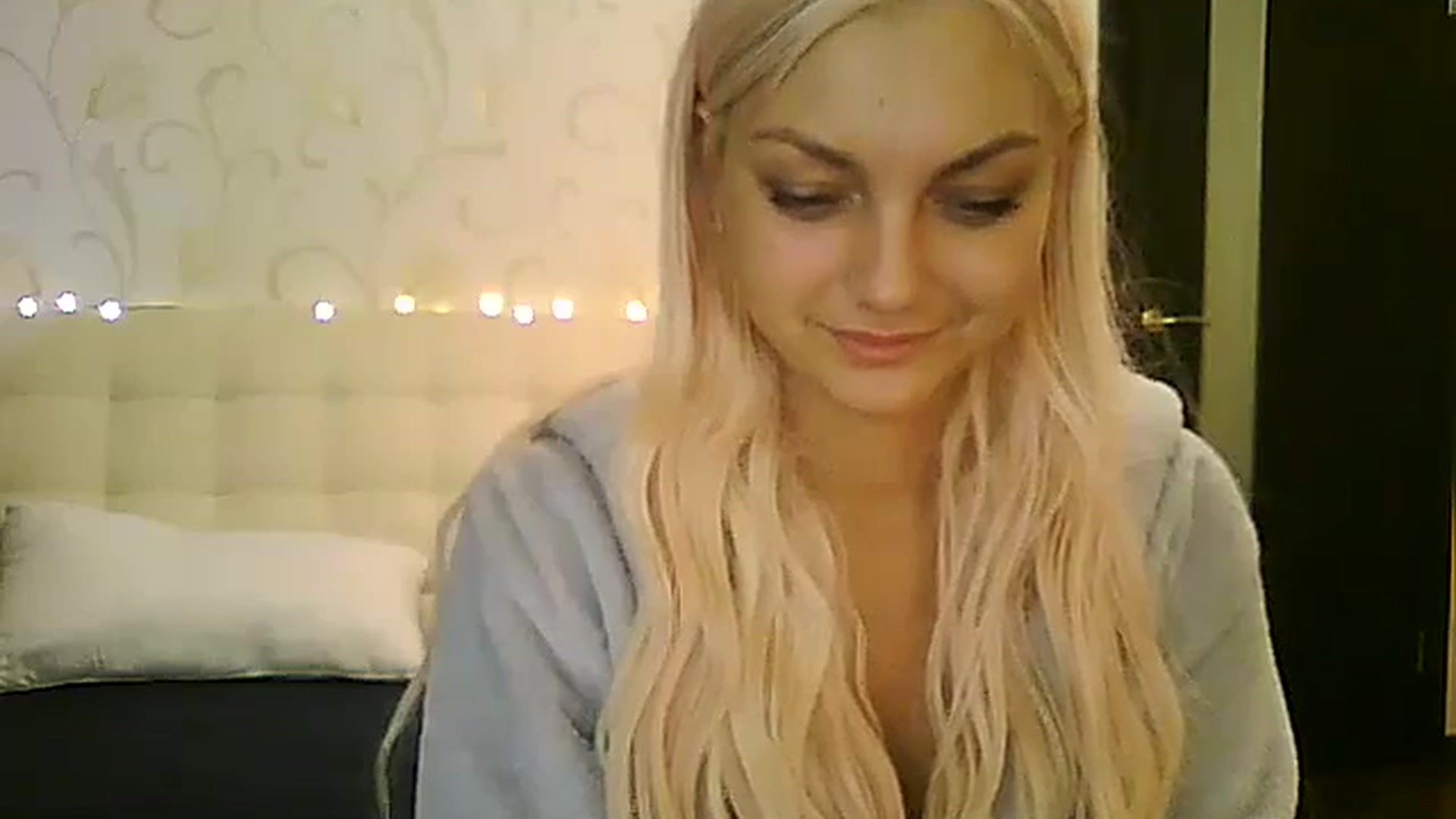 Gallery image thumbnail from AlissaMay's myfreecams stream on, 12/17/2023, 11:23 image 3 of 20