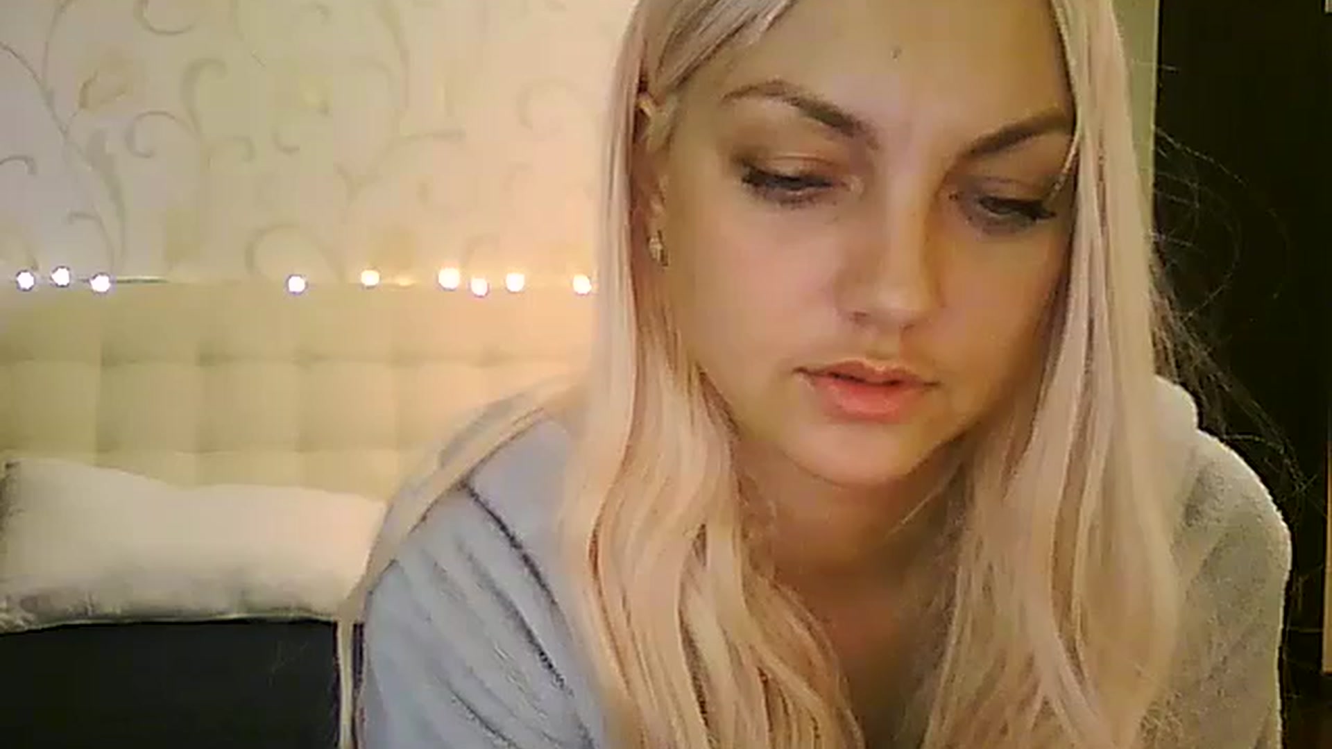 Gallery image thumbnail from AlissaMay's myfreecams stream on, 12/17/2023, 11:23 image 1 of 20