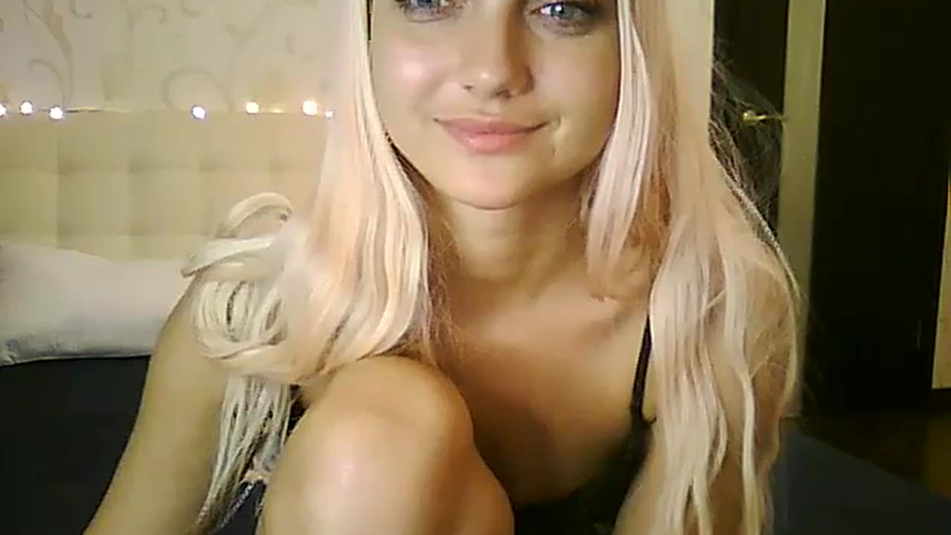 Gallery image thumbnail from AlissaMay's myfreecams stream on, 12/17/2023, 12:12 image 14 of 20