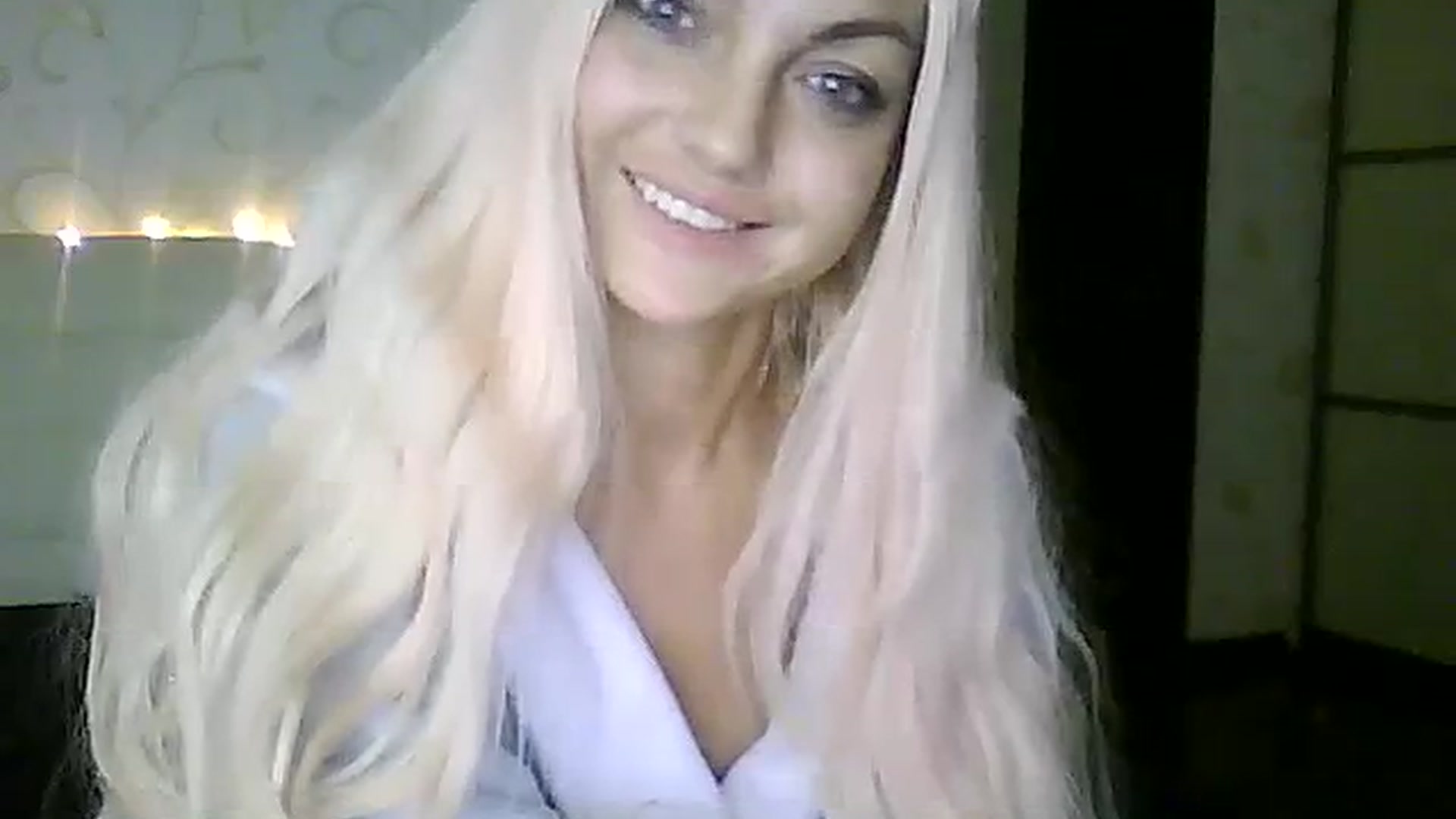 Gallery image thumbnail from AlissaMay's myfreecams stream on, 12/18/2023, 12:45 image 10 of 20