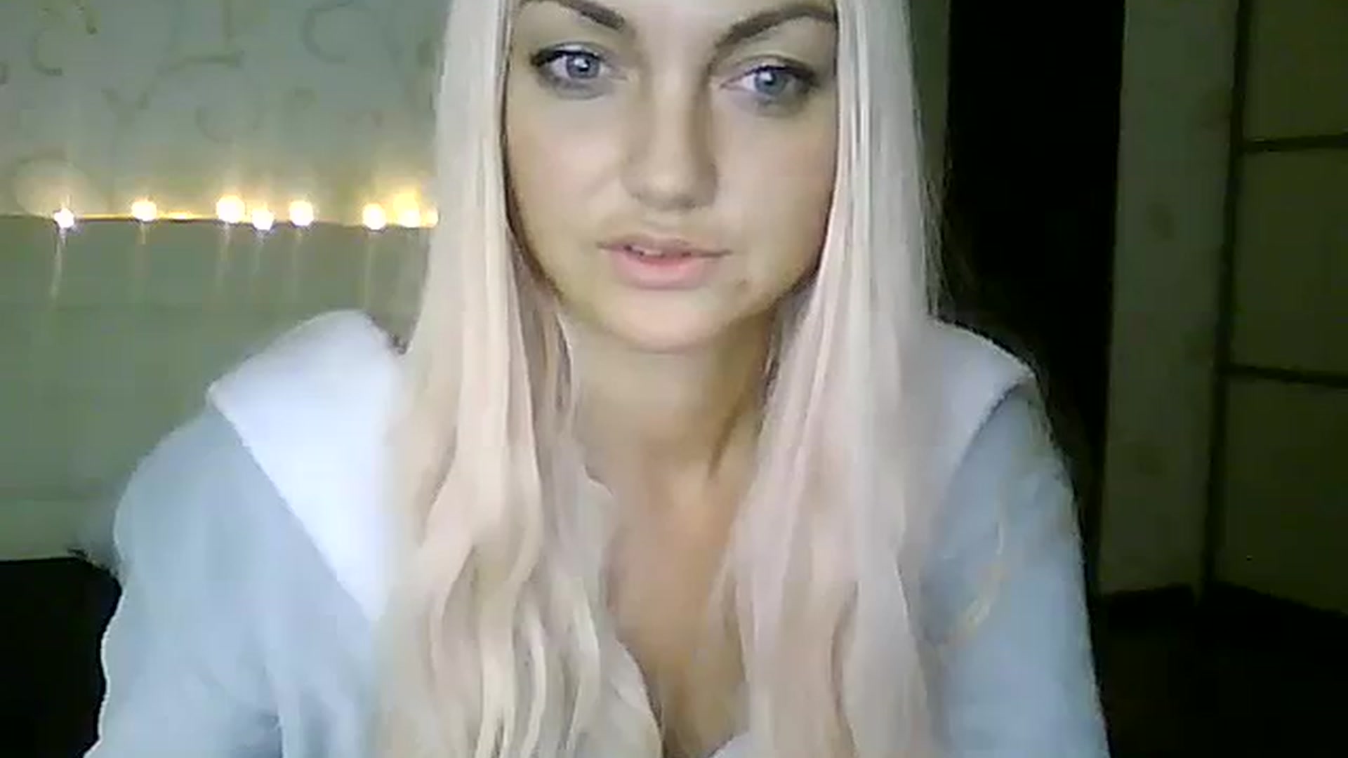 Gallery image thumbnail from AlissaMay's myfreecams stream on, 12/18/2023, 12:45 image 7 of 20