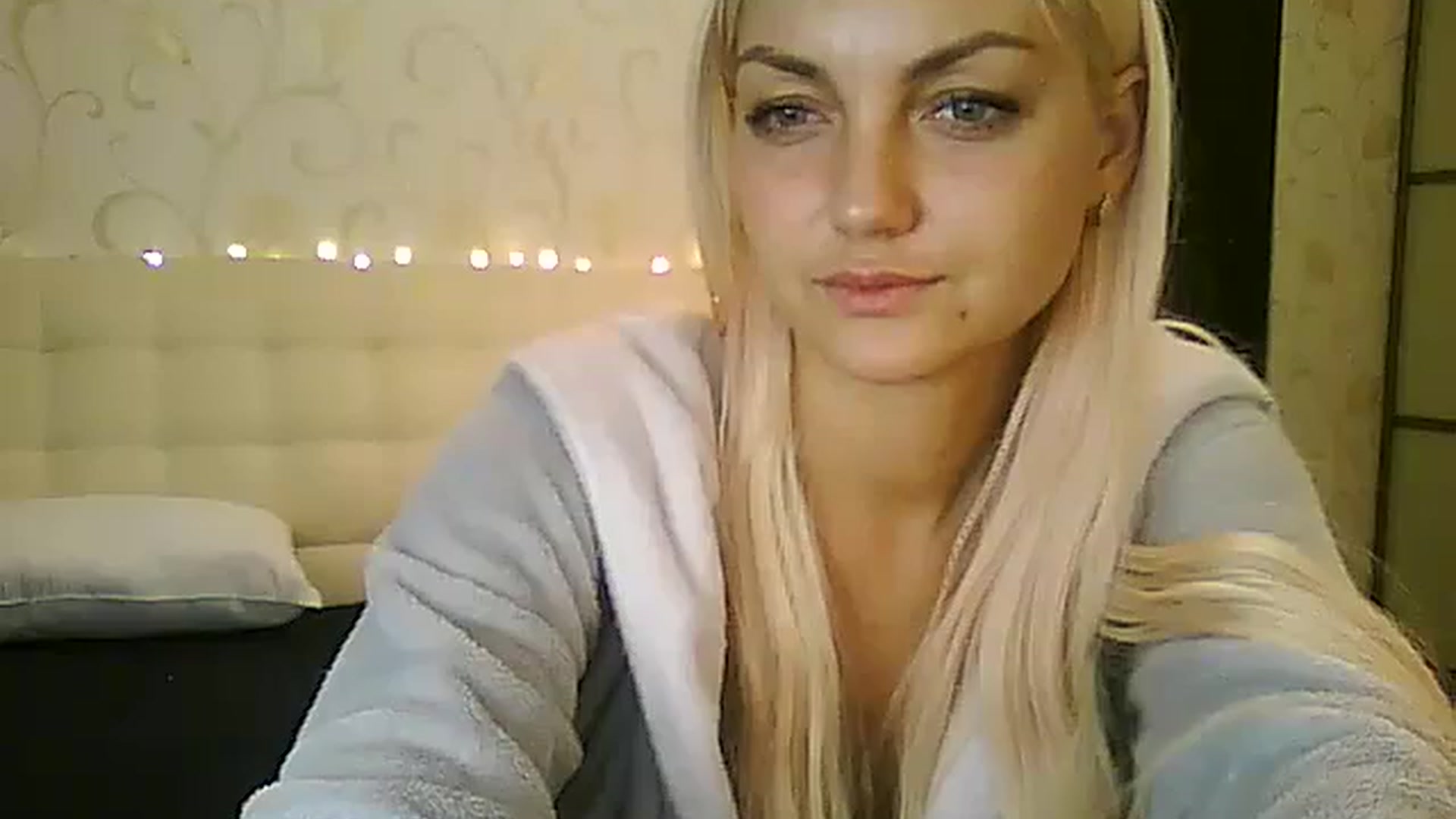 Gallery image thumbnail from AlissaMay's myfreecams stream on, 12/20/2023, 10:42 image 14 of 20