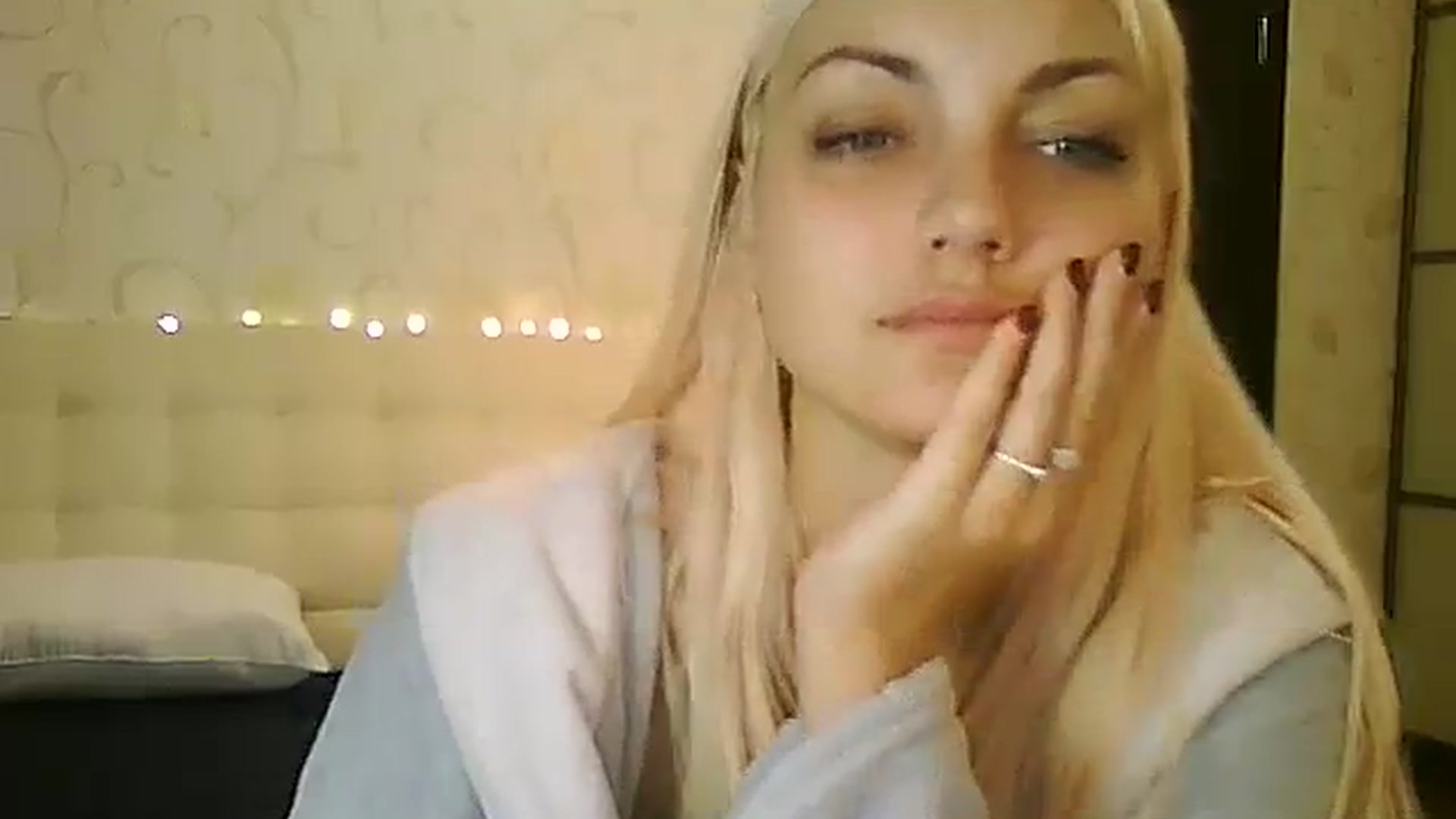 Gallery image thumbnail from AlissaMay's myfreecams stream on, 12/20/2023, 10:42 image 7 of 20