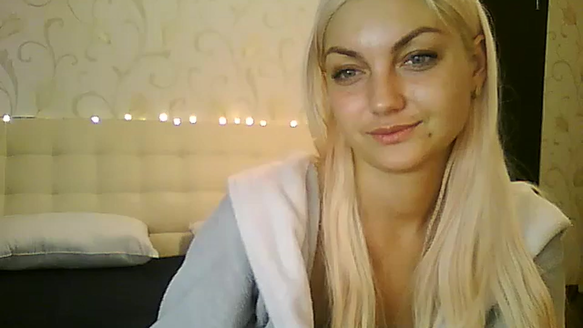 Gallery image thumbnail from AlissaMay's myfreecams stream on, 12/20/2023, 10:42 image 15 of 20