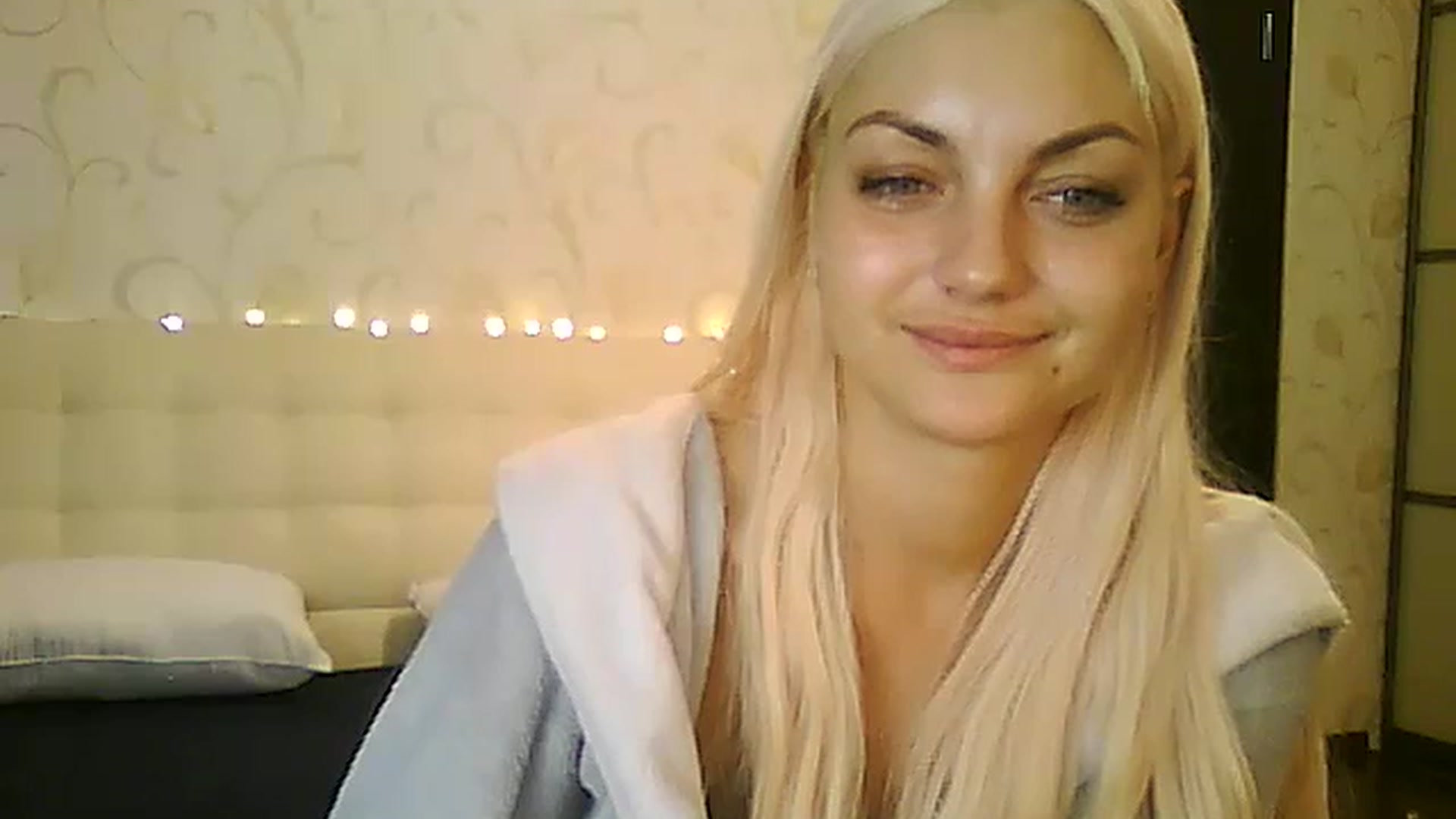 Gallery image thumbnail from AlissaMay's myfreecams stream on, 12/20/2023, 10:42 image 12 of 20