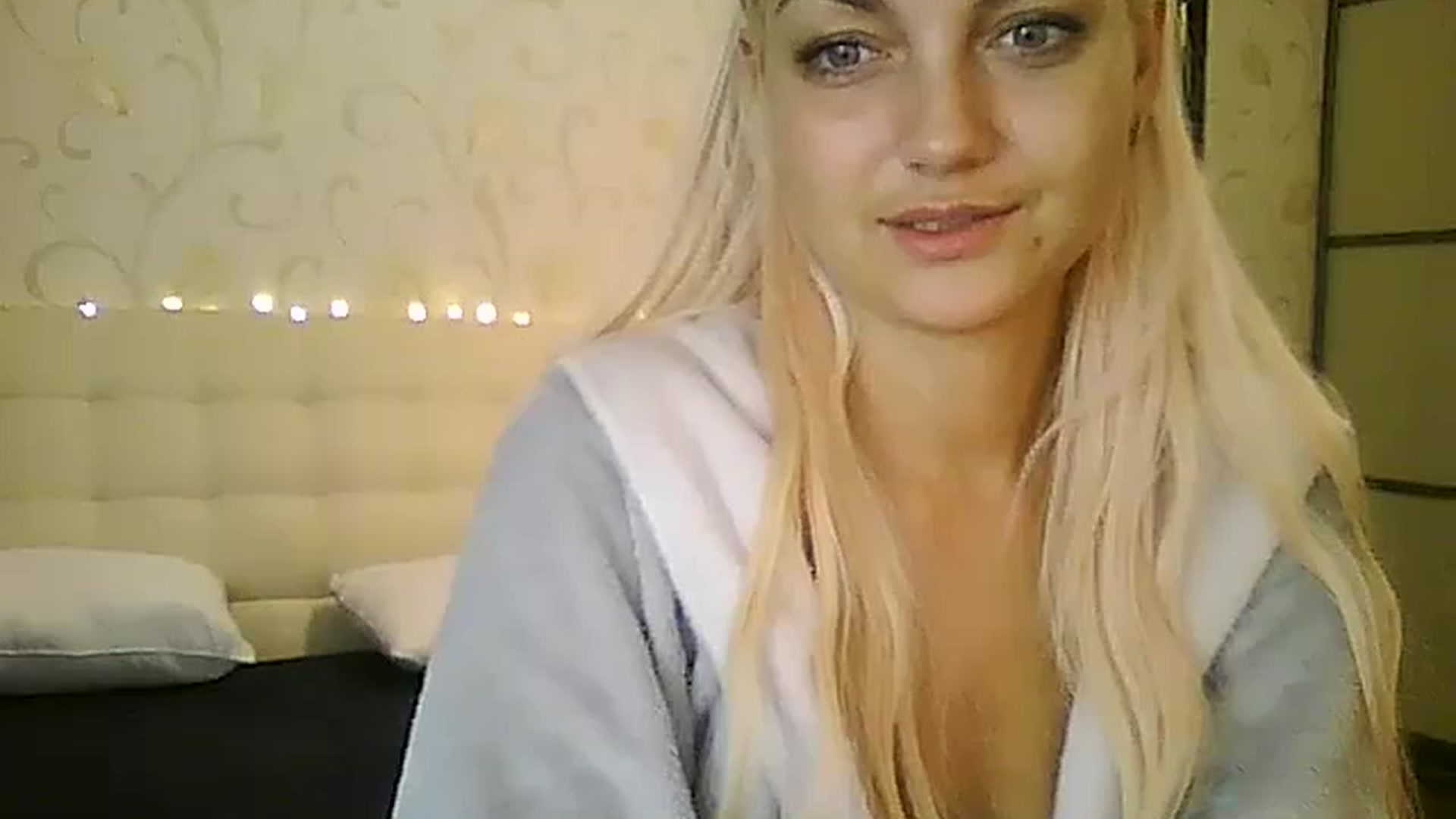 Gallery image thumbnail from AlissaMay's myfreecams stream on, 12/20/2023, 10:42 image 20 of 20