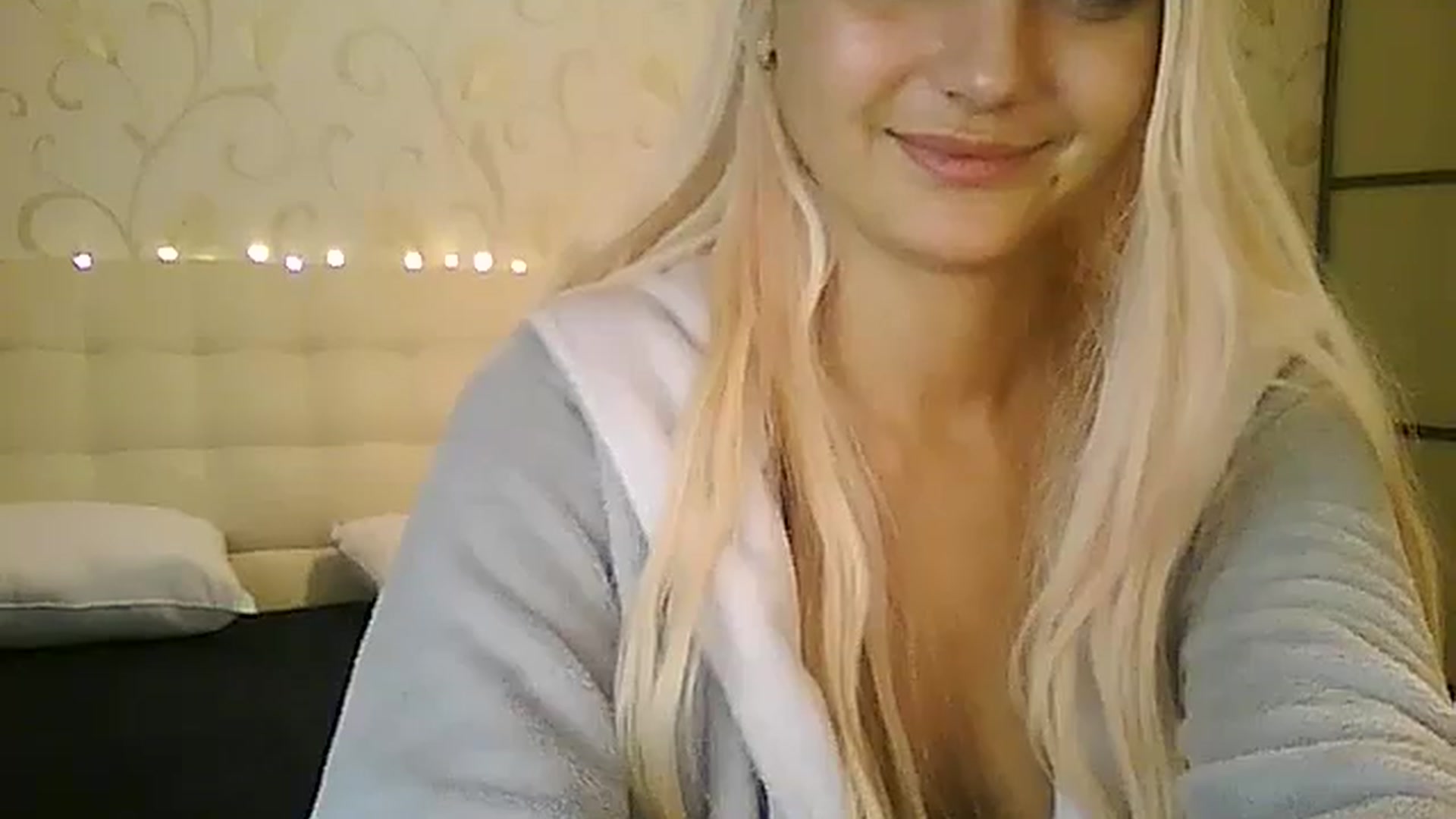 Gallery image thumbnail from AlissaMay's myfreecams stream on, 12/20/2023, 10:42 image 19 of 20