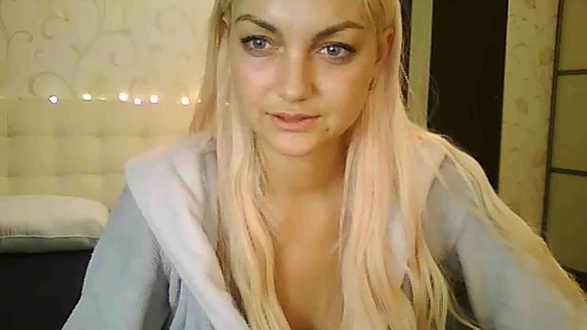 Gallery image thumbnail from AlissaMay's myfreecams stream on, 12/20/2023, 10:42 image 3 of 20