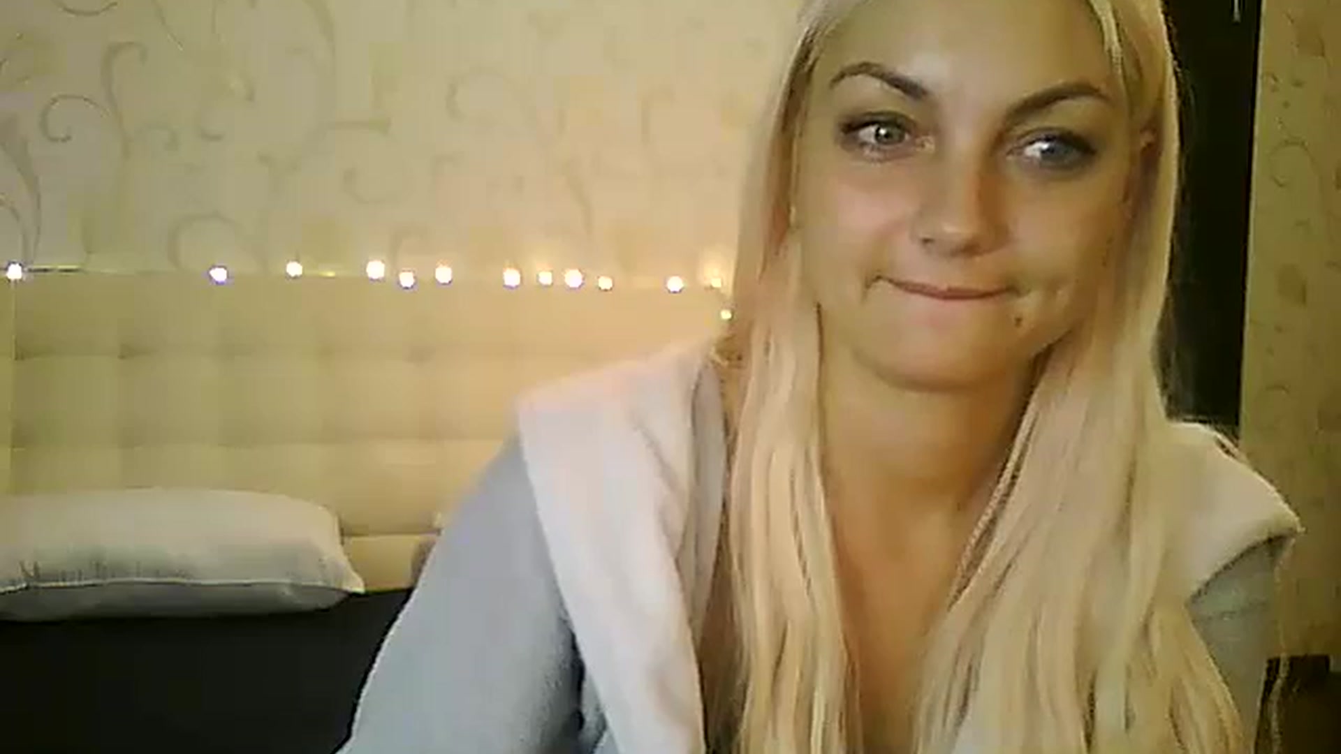 Gallery image thumbnail from AlissaMay's myfreecams stream on, 12/20/2023, 10:42 image 16 of 20