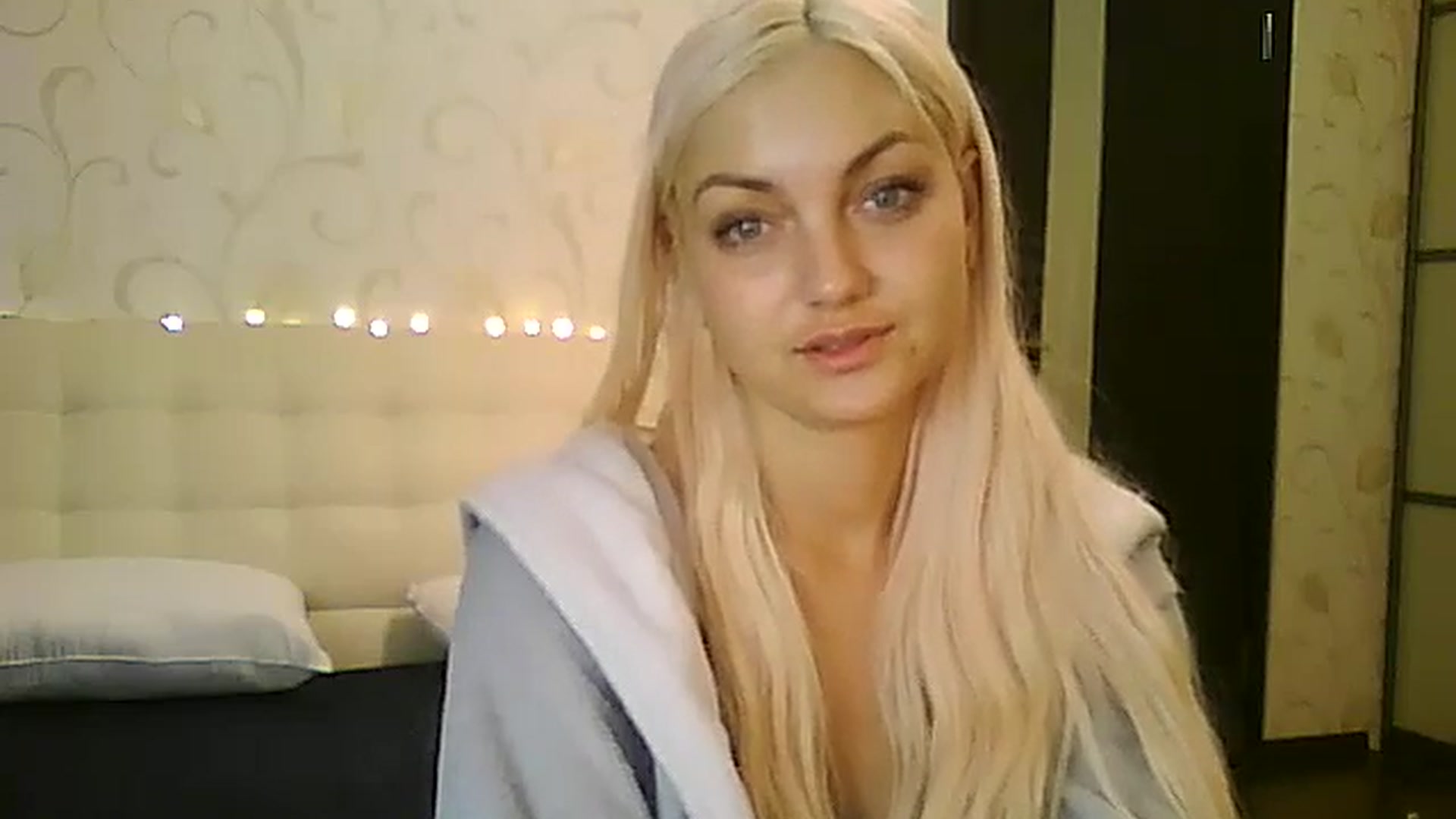 Gallery image thumbnail from AlissaMay's myfreecams stream on, 12/20/2023, 10:42 image 11 of 20