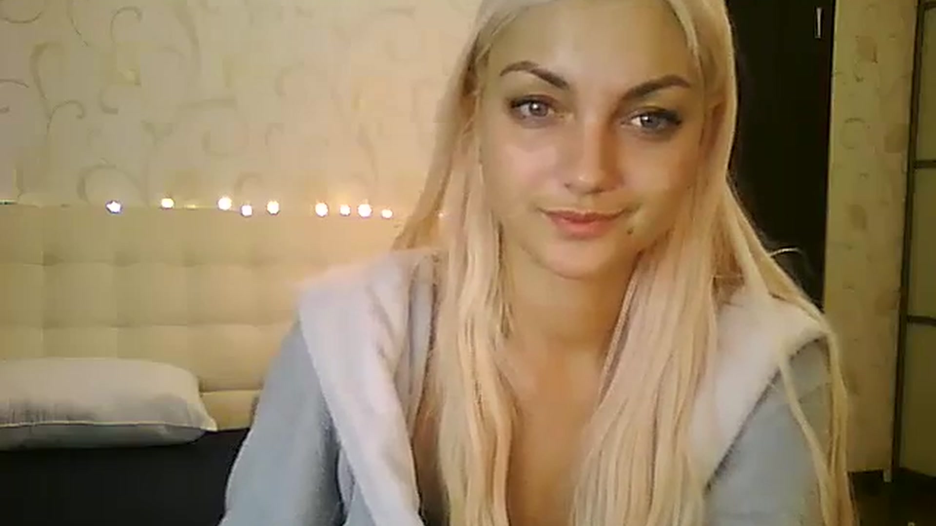 Gallery image thumbnail from AlissaMay's myfreecams stream on, 12/20/2023, 10:42 image 9 of 20