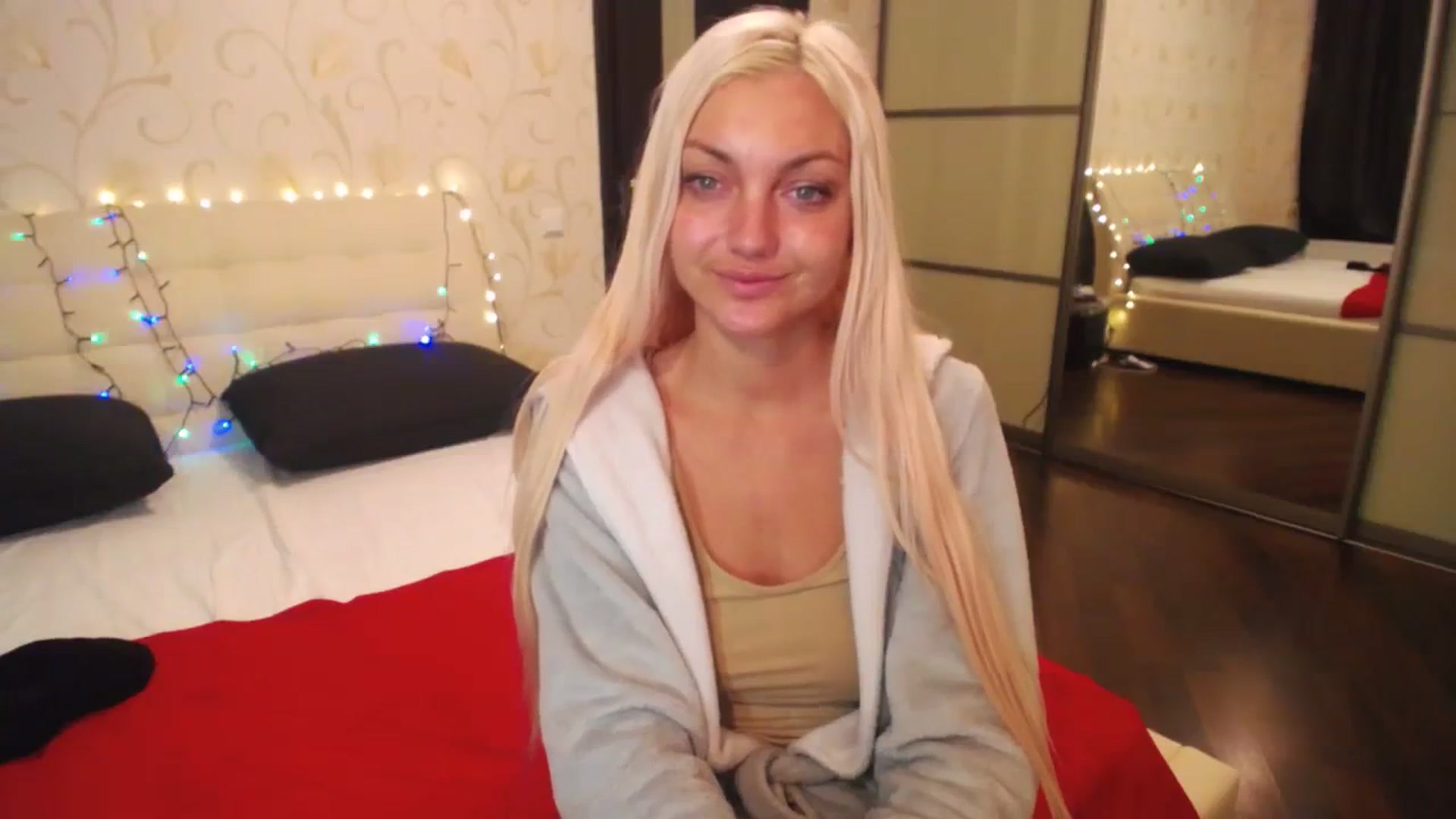Gallery image thumbnail from AlissaMay's myfreecams stream on, 12/24/2023, 19:31 image 16 of 20