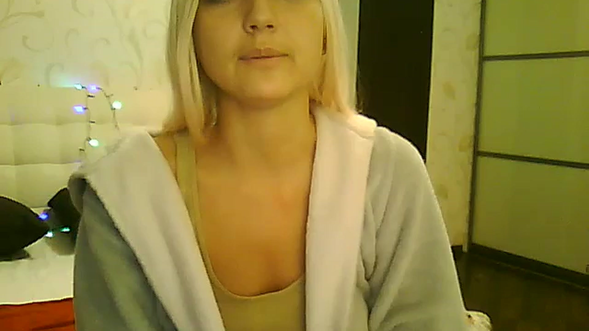 Gallery image thumbnail from AlissaMay's myfreecams stream on, 12/25/2023, 10:19 image 6 of 20