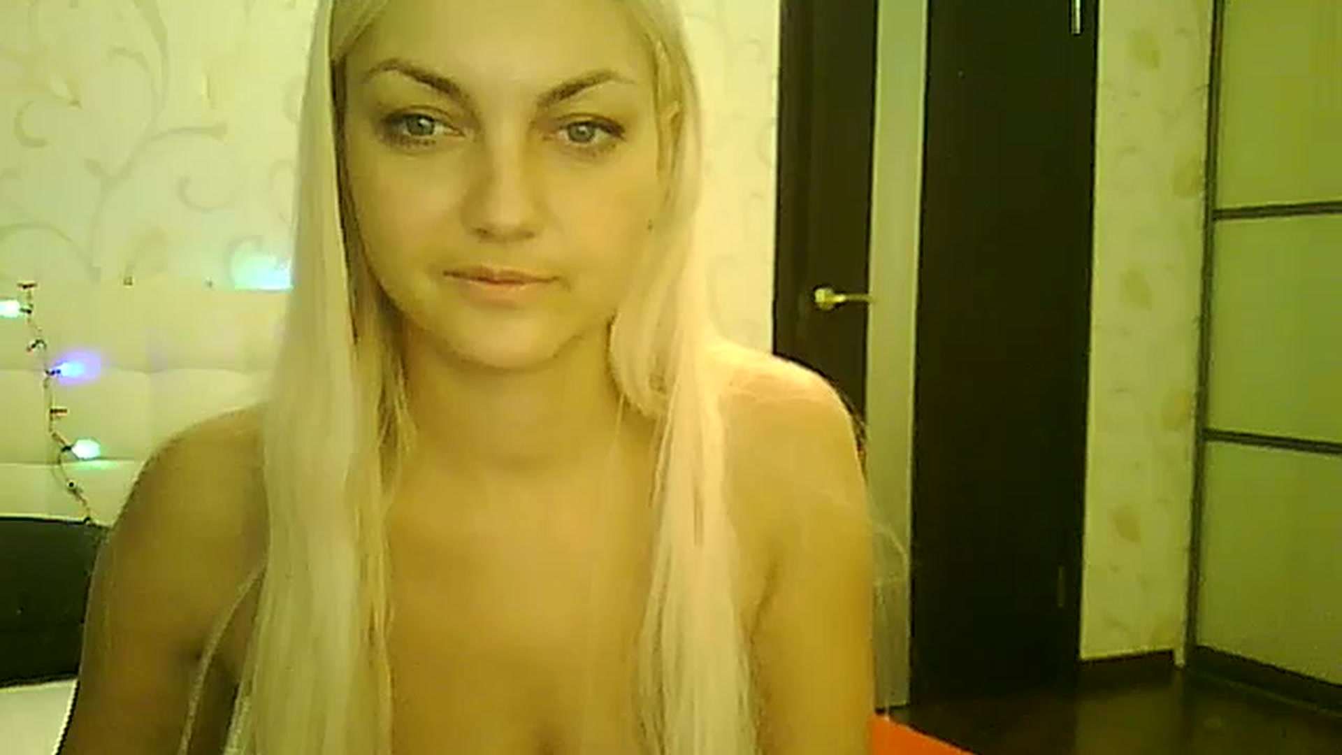 Gallery image thumbnail from AlissaMay's myfreecams stream on, 12/25/2023, 10:19 image 17 of 20