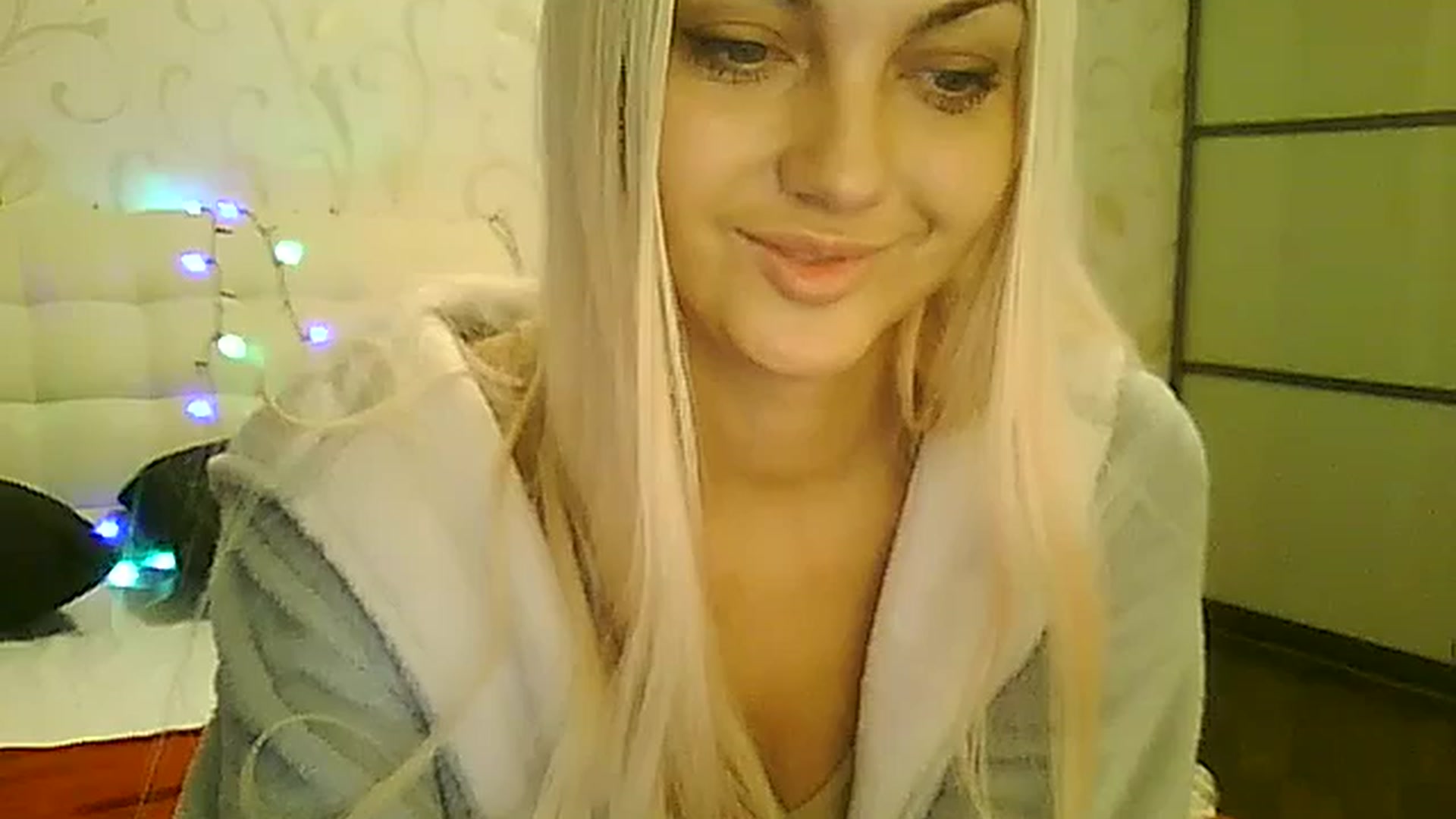 Gallery image thumbnail from AlissaMay's myfreecams stream on, 12/25/2023, 10:19 image 1 of 20