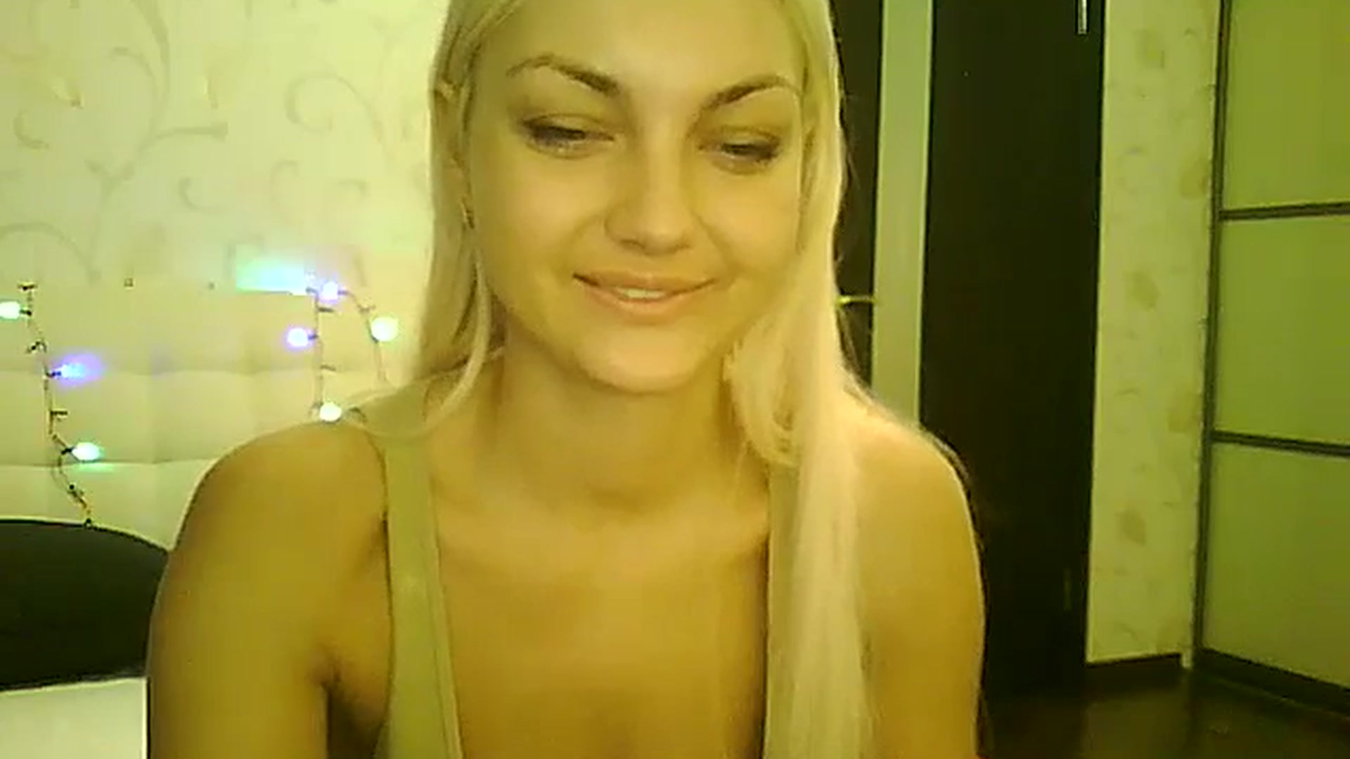 Gallery image thumbnail from AlissaMay's myfreecams stream on, 12/25/2023, 10:19 image 18 of 20