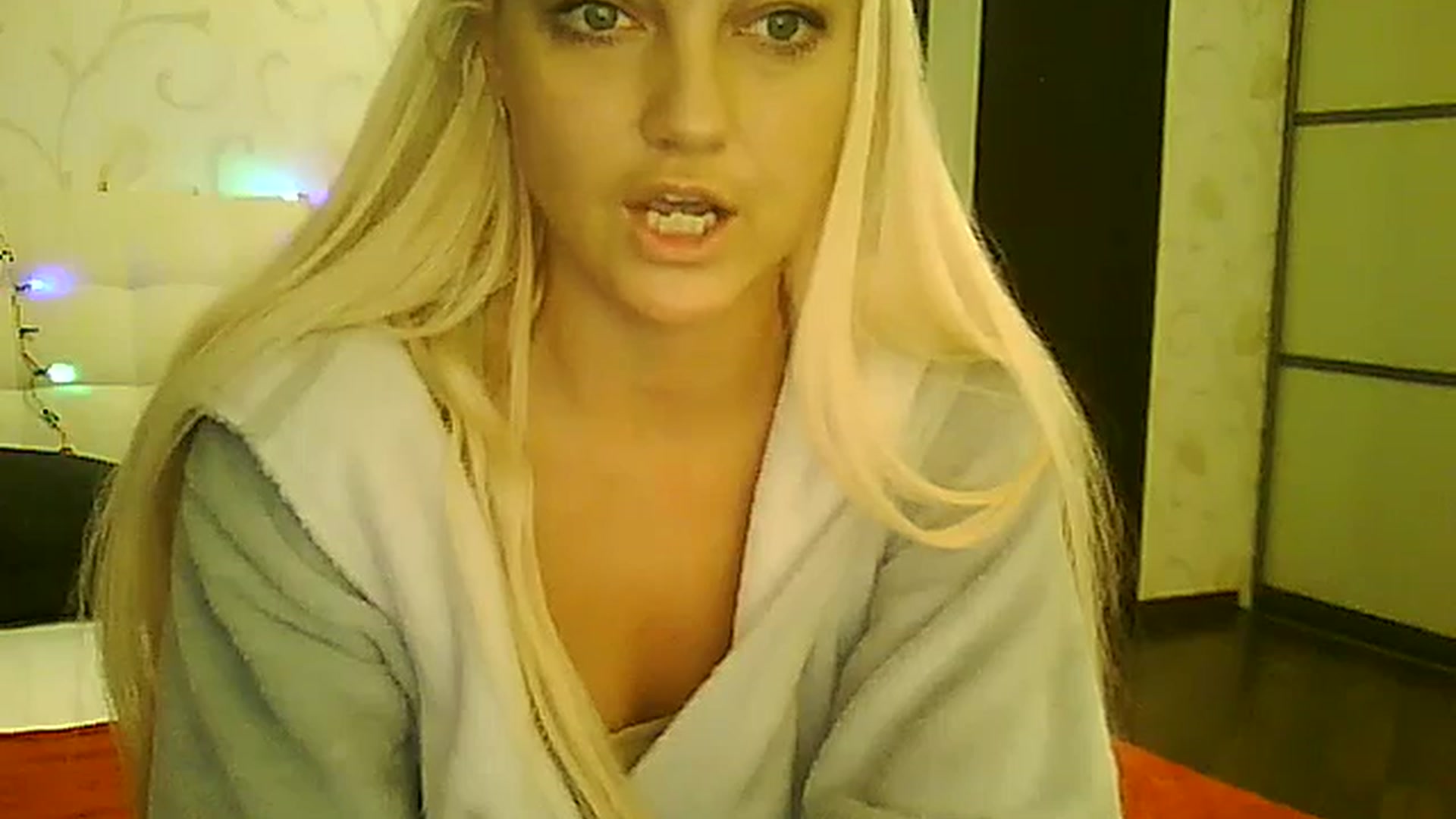 Gallery image thumbnail from AlissaMay's myfreecams stream on, 12/25/2023, 10:19 image 8 of 20