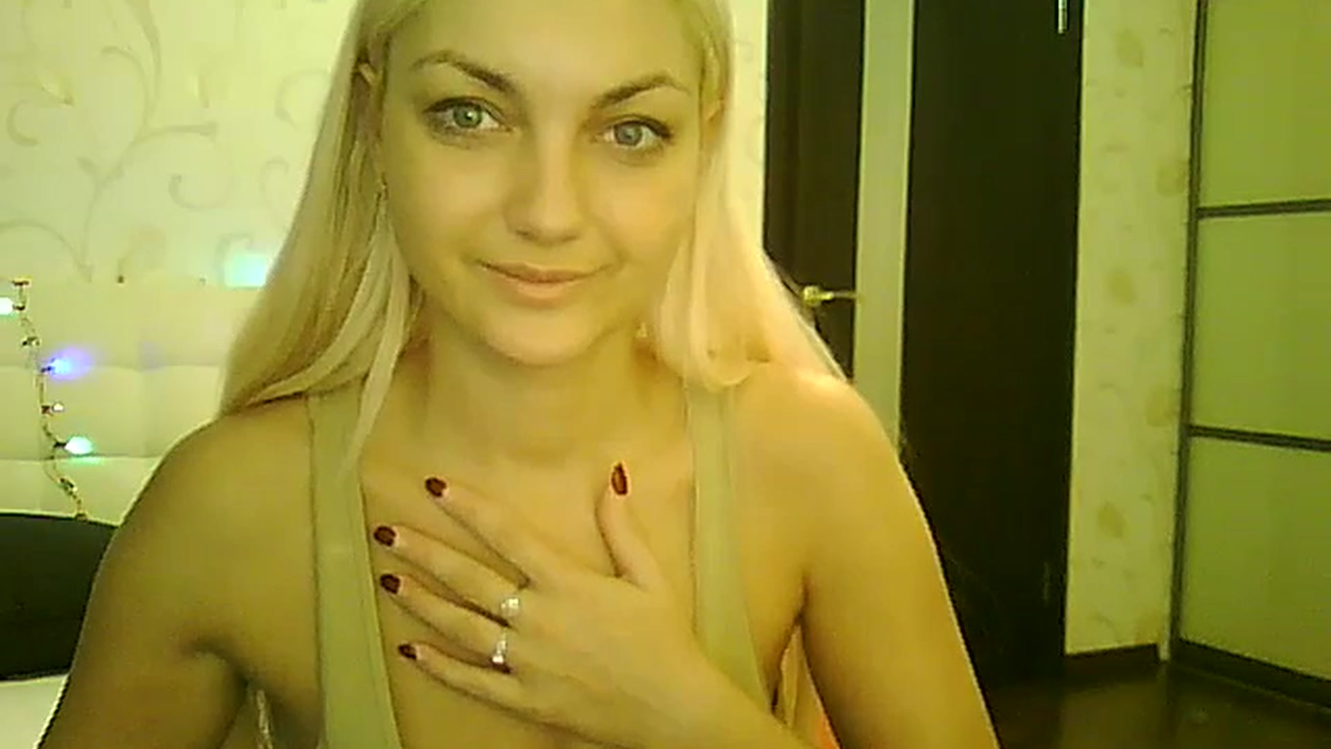 Gallery image thumbnail from AlissaMay's myfreecams stream on, 12/25/2023, 10:19 image 15 of 20
