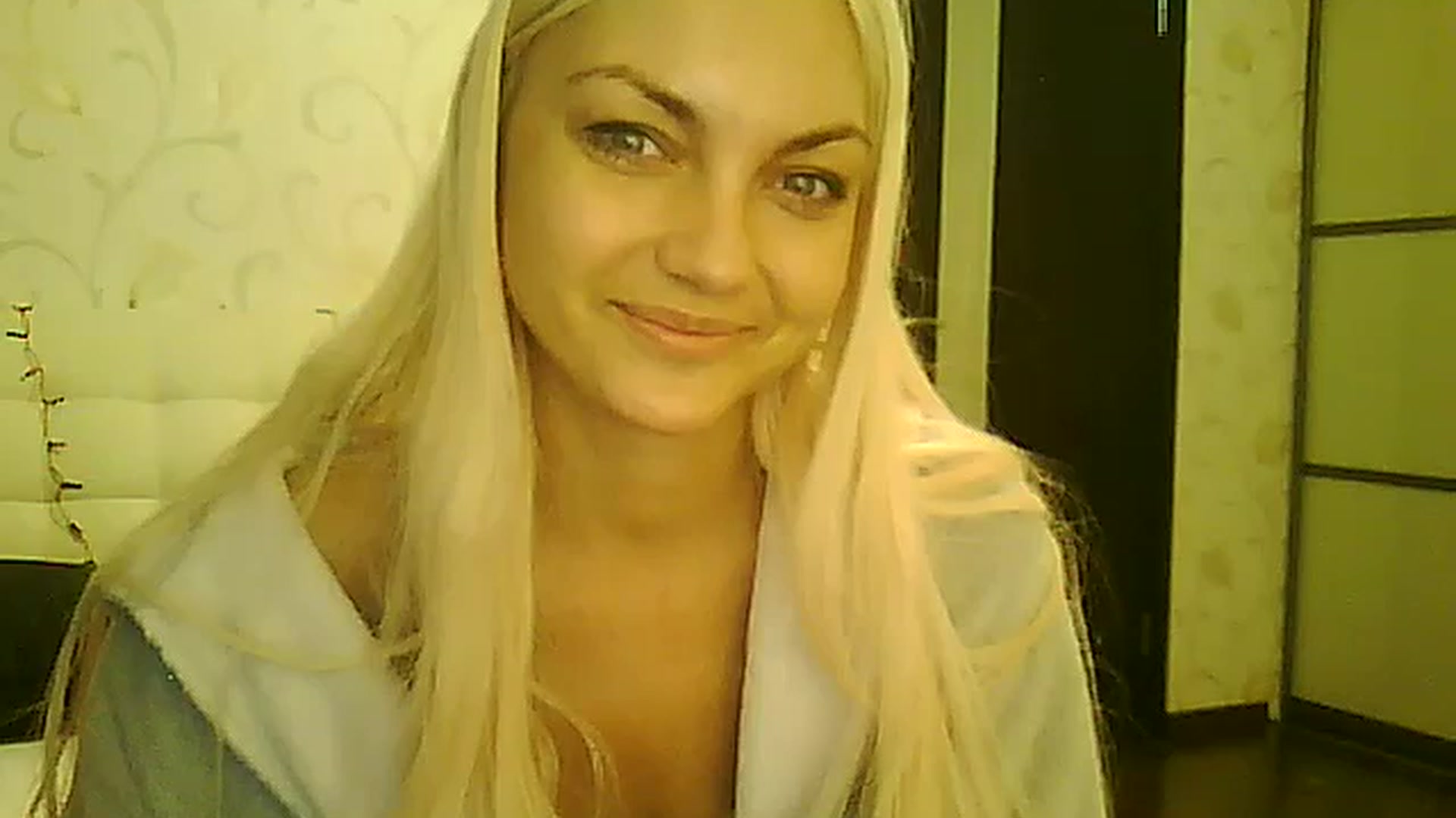 Gallery image thumbnail from AlissaMay's myfreecams stream on, 12/25/2023, 10:19 image 11 of 20
