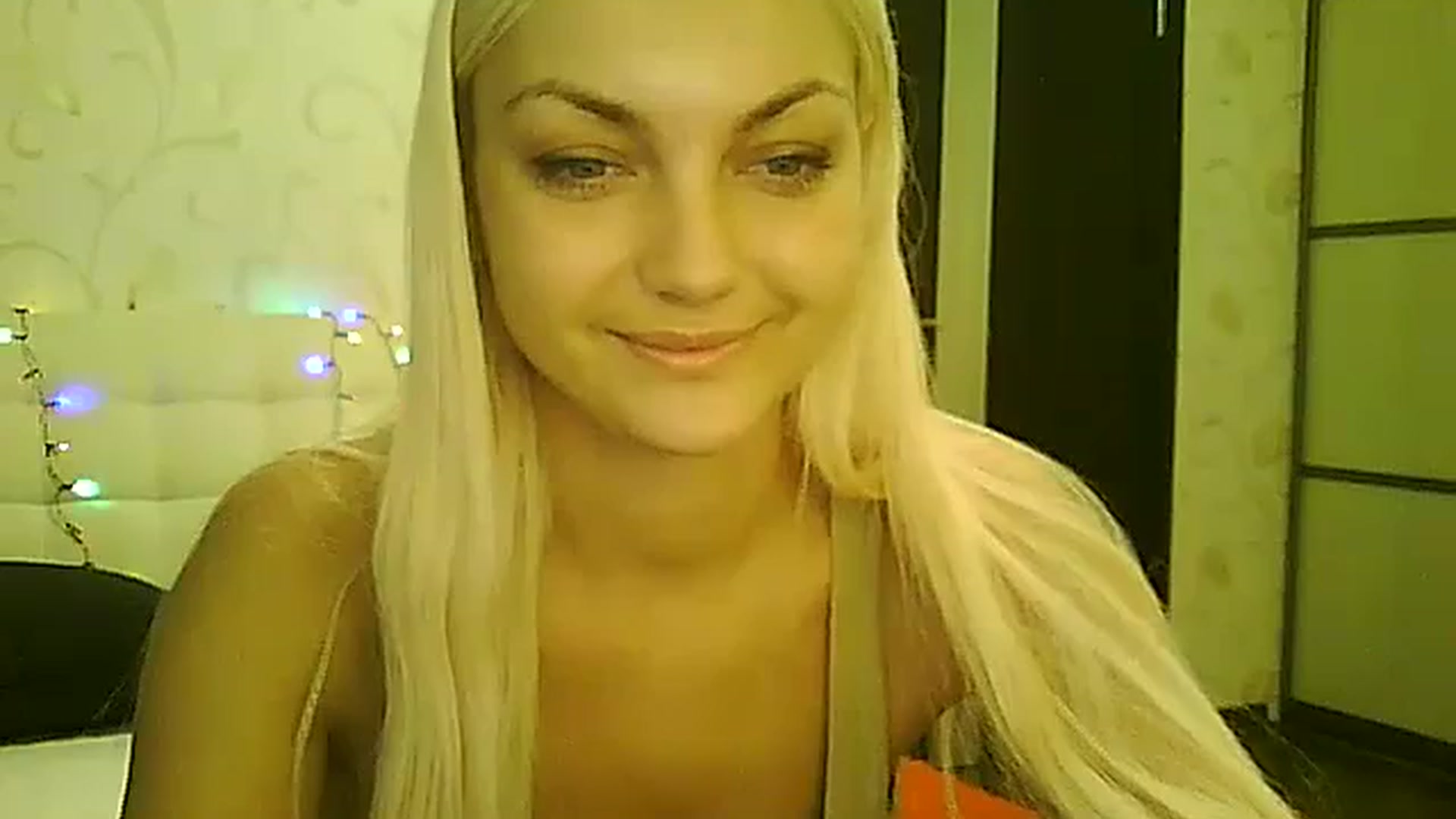 Gallery image thumbnail from AlissaMay's myfreecams stream on, 12/25/2023, 10:19 image 16 of 20